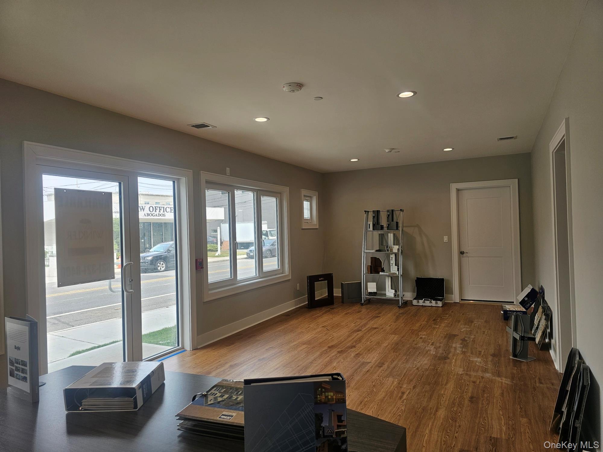 #7 photo, 400 Oak Street, Copiague , NY 11726