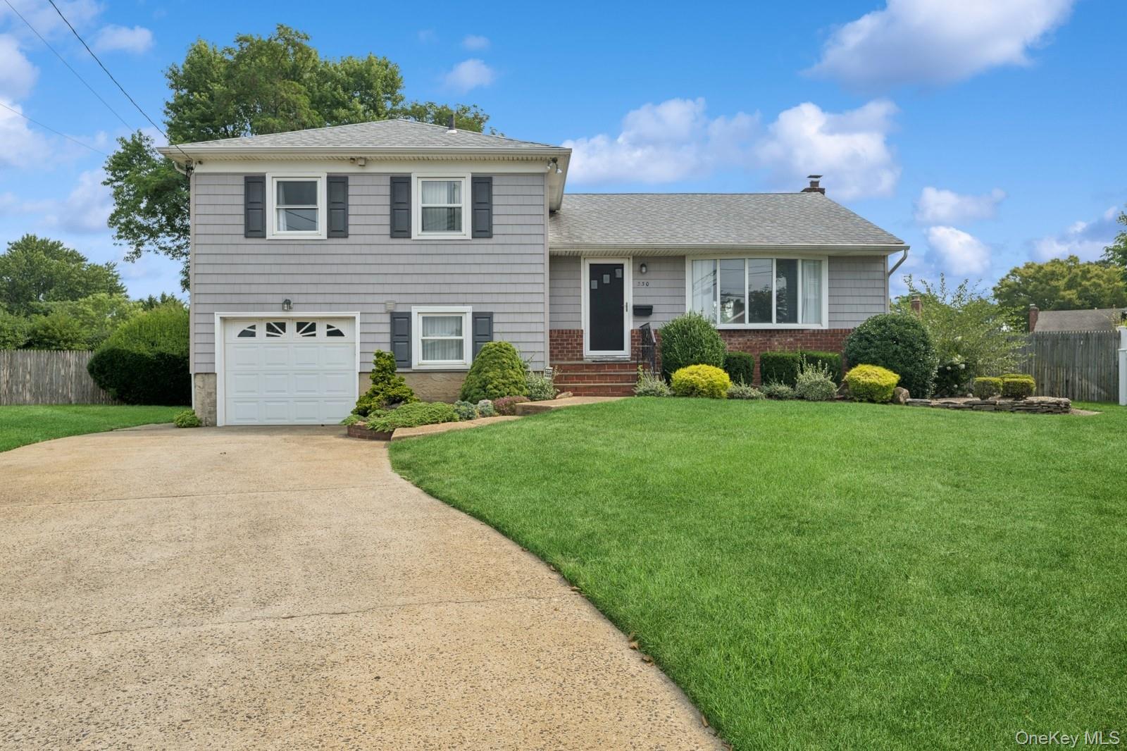 #1 photo, 330 Grover Avenue, ناسو Massapequa Park , NY 11762