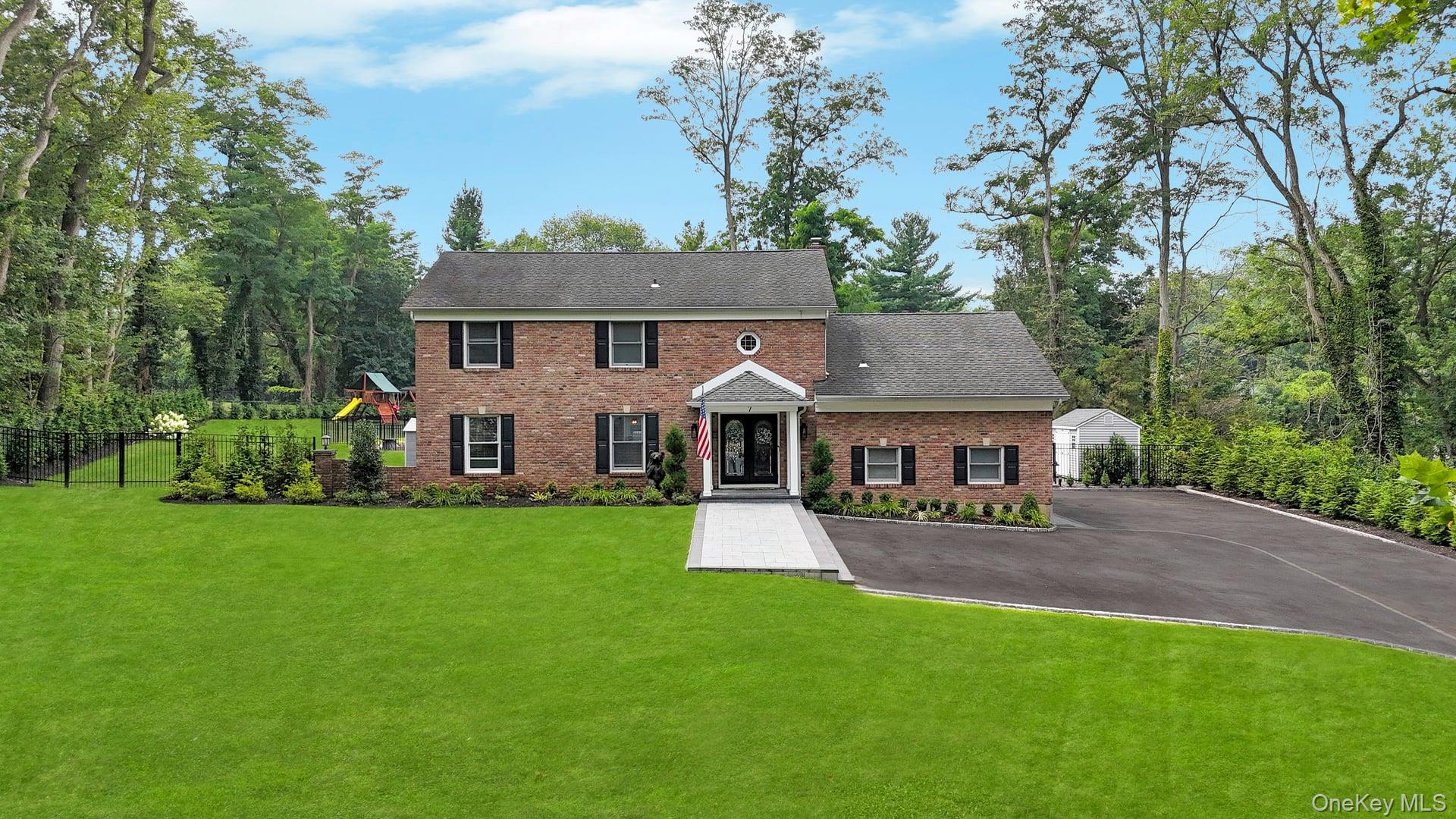 #1 photo, 7 Pudding Lane, सफ़ोक काउंटी Dix Hills , NY 11746