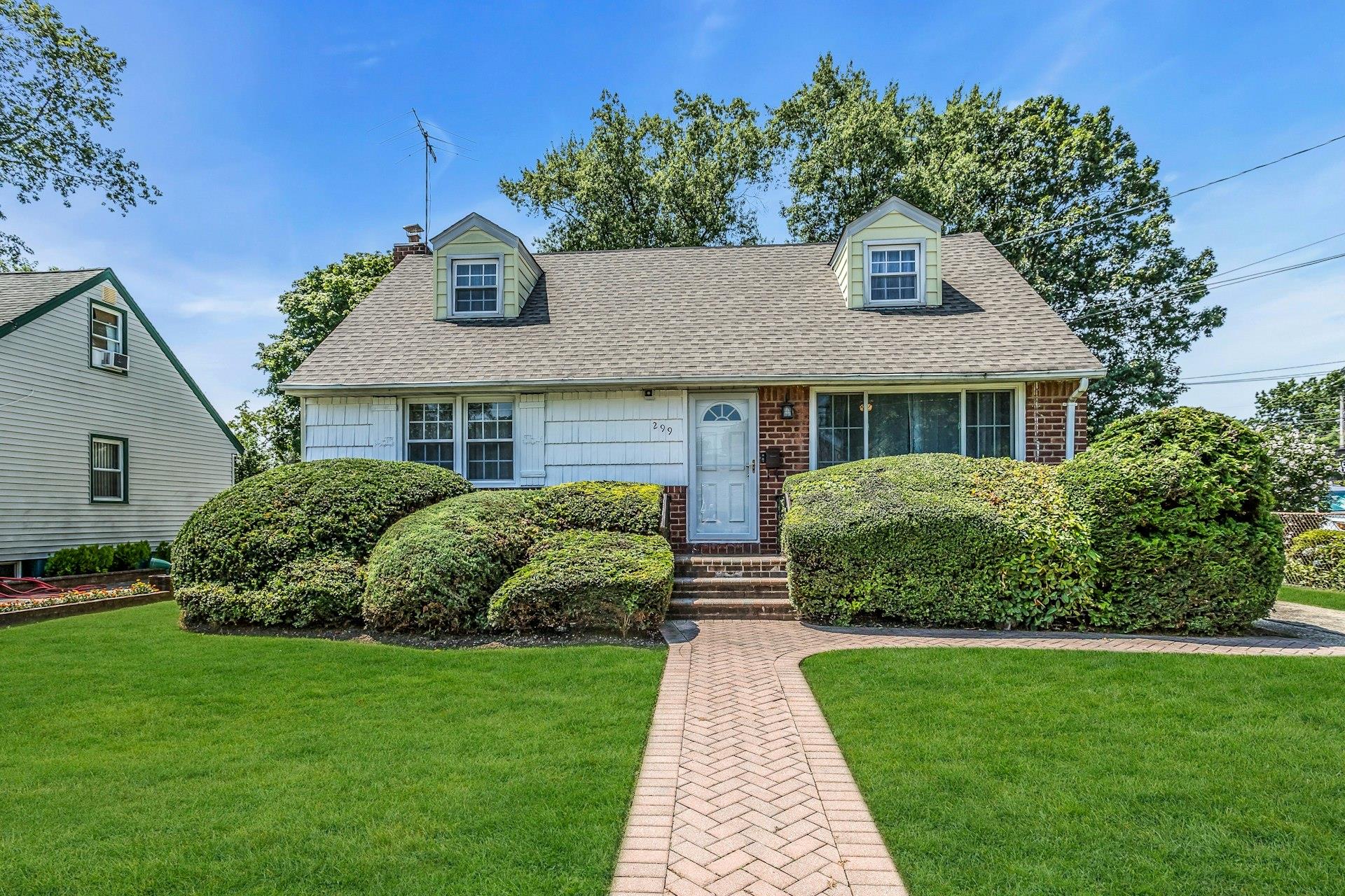 #1 photo, 299 Warren Street, नासाउ काउंटी Uniondale , NY 11553
