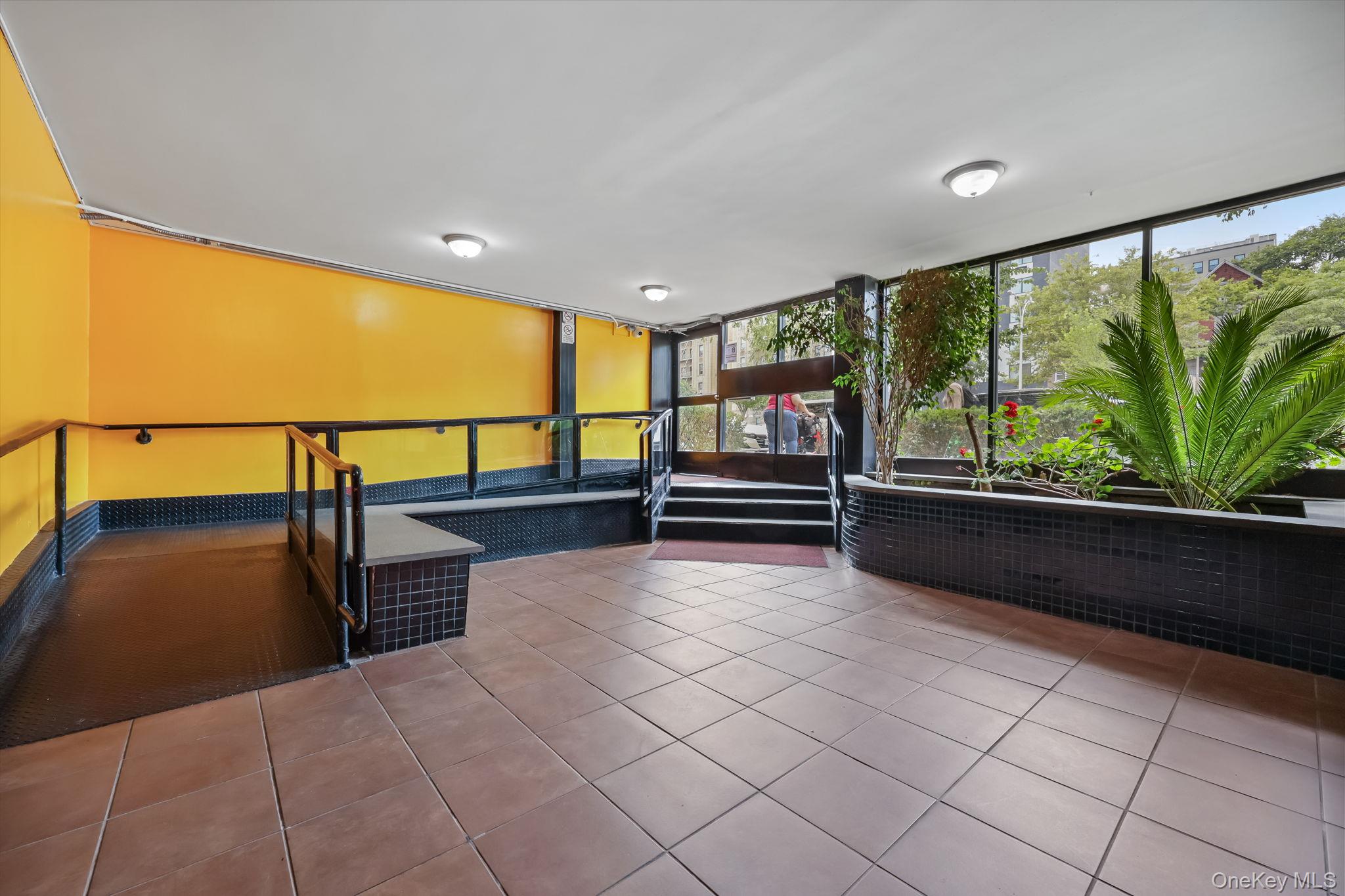 #6 photo, 3184 Grand Concourse, ブロンクス区 Bronx , NY 10458