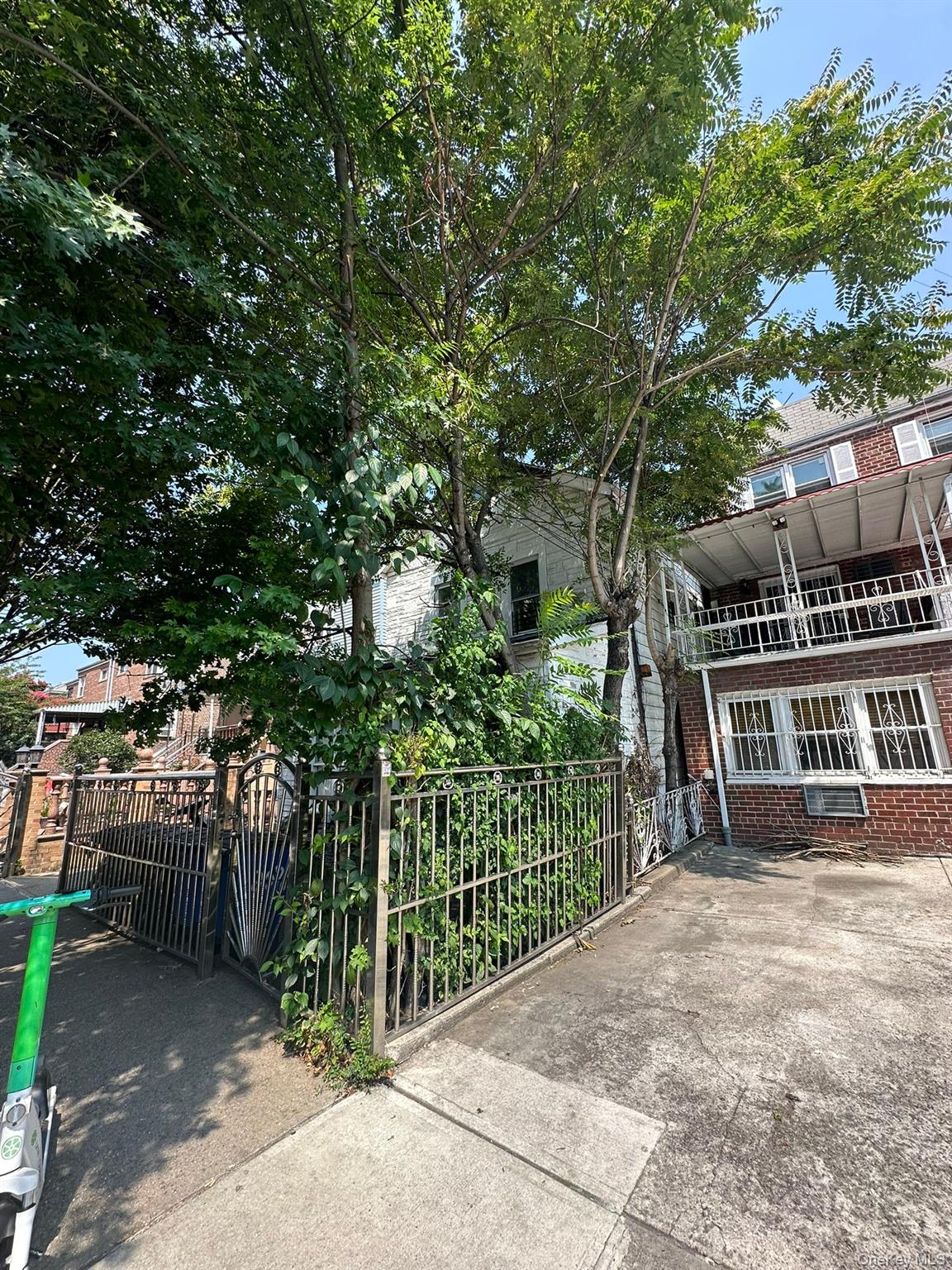 #4 photo, 2080 Matthews Avenue, Bronx , NY 10462
