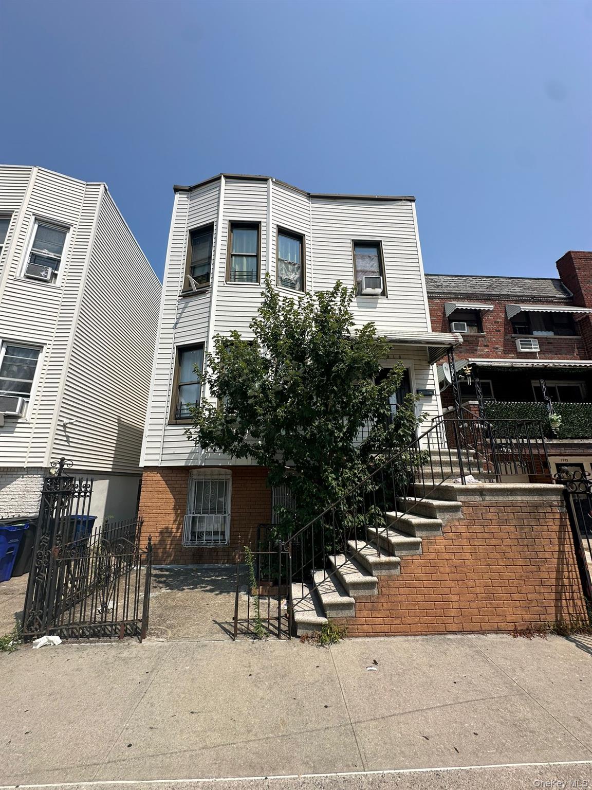 #1 photo, 1916 Barnes Avenue, ब्रोंक्स Bronx , NY 10462