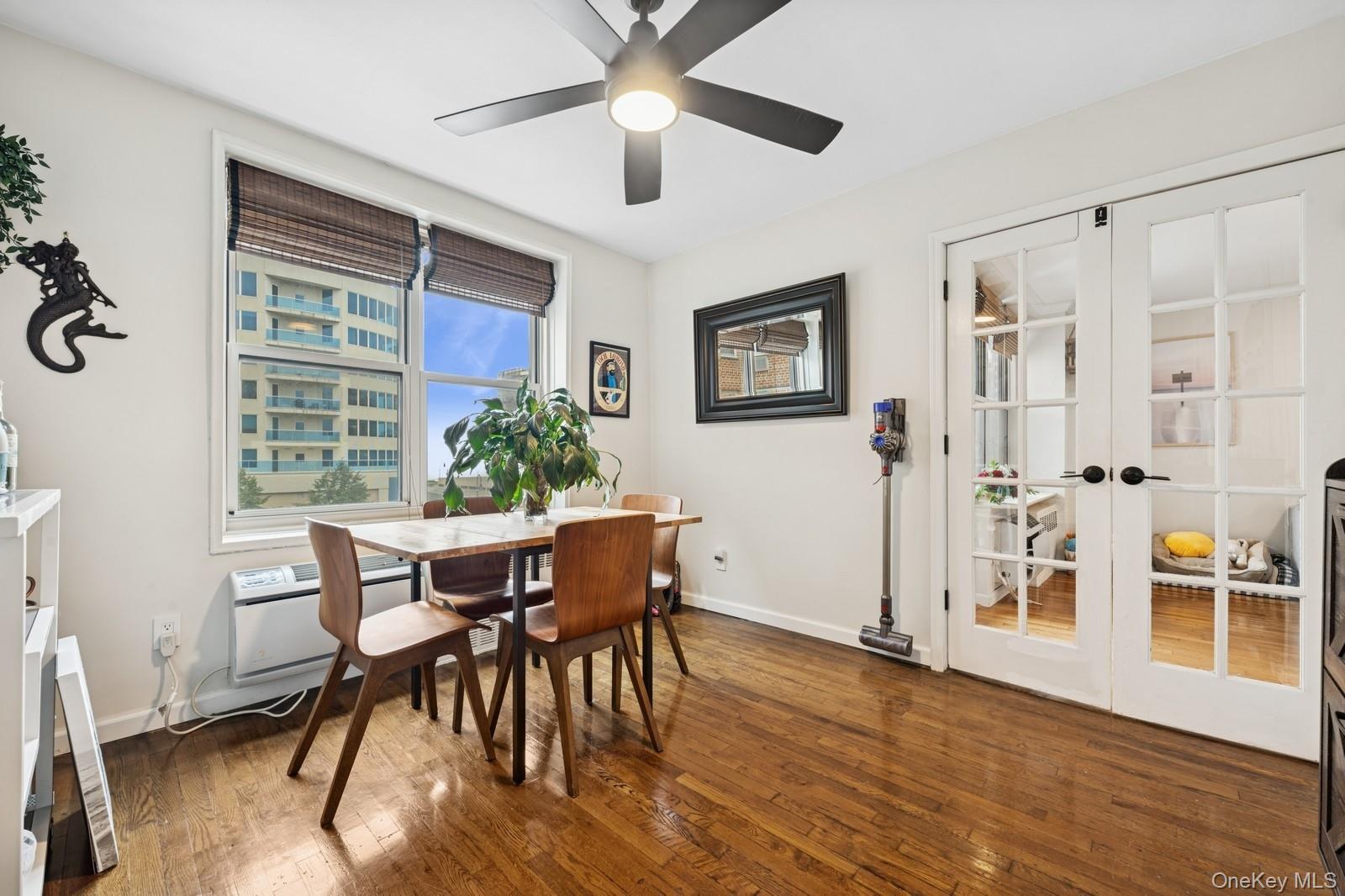 #10 photo, 410 E Broadway, Long Beach , NY 11561