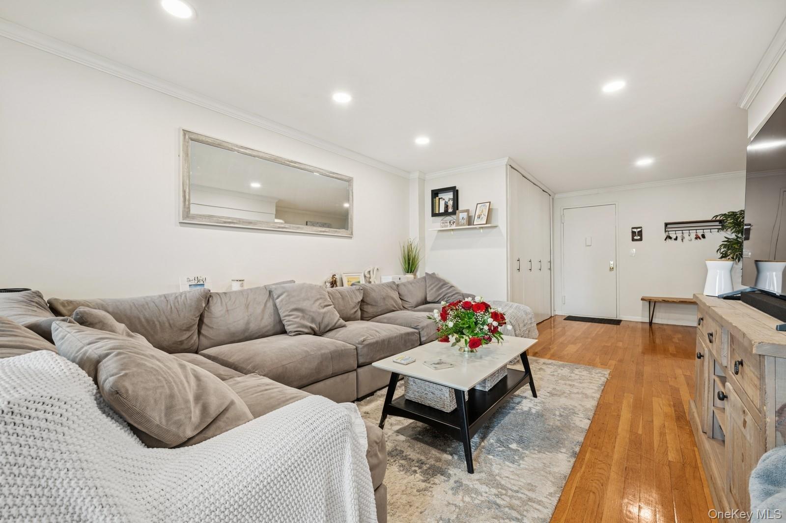 #7 photo, 410 E Broadway, Long Beach , NY 11561