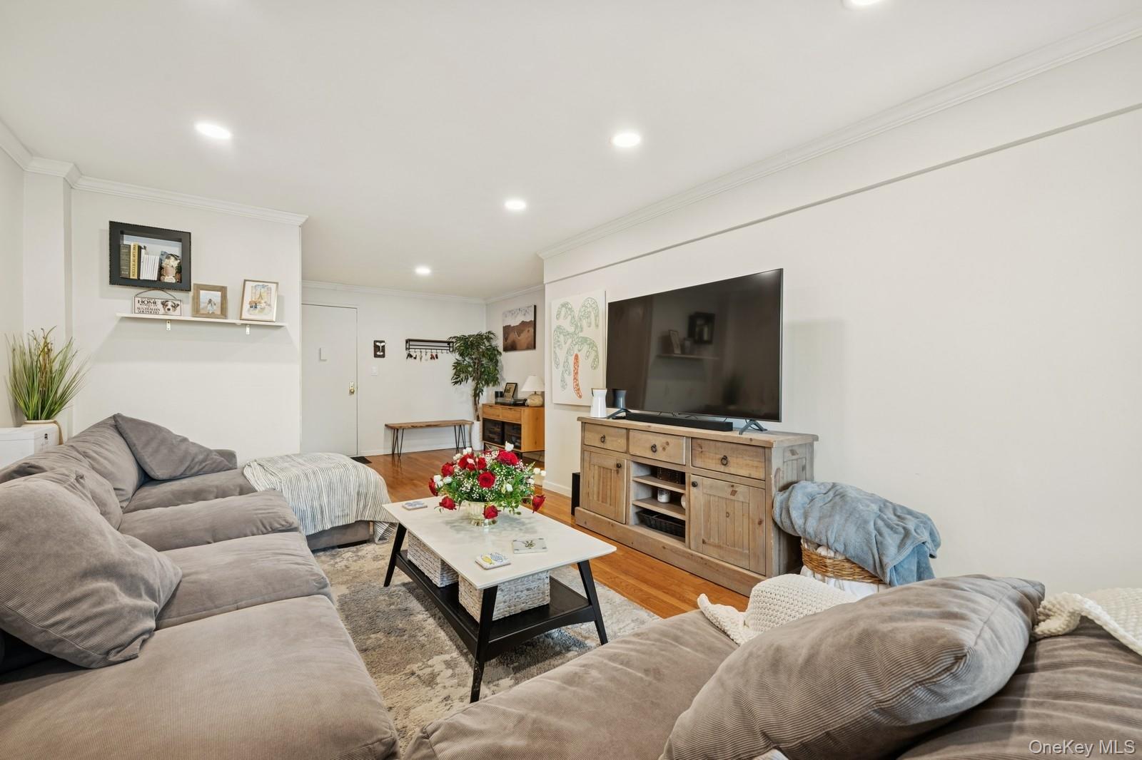 #8 photo, 410 E Broadway, Long Beach , NY 11561