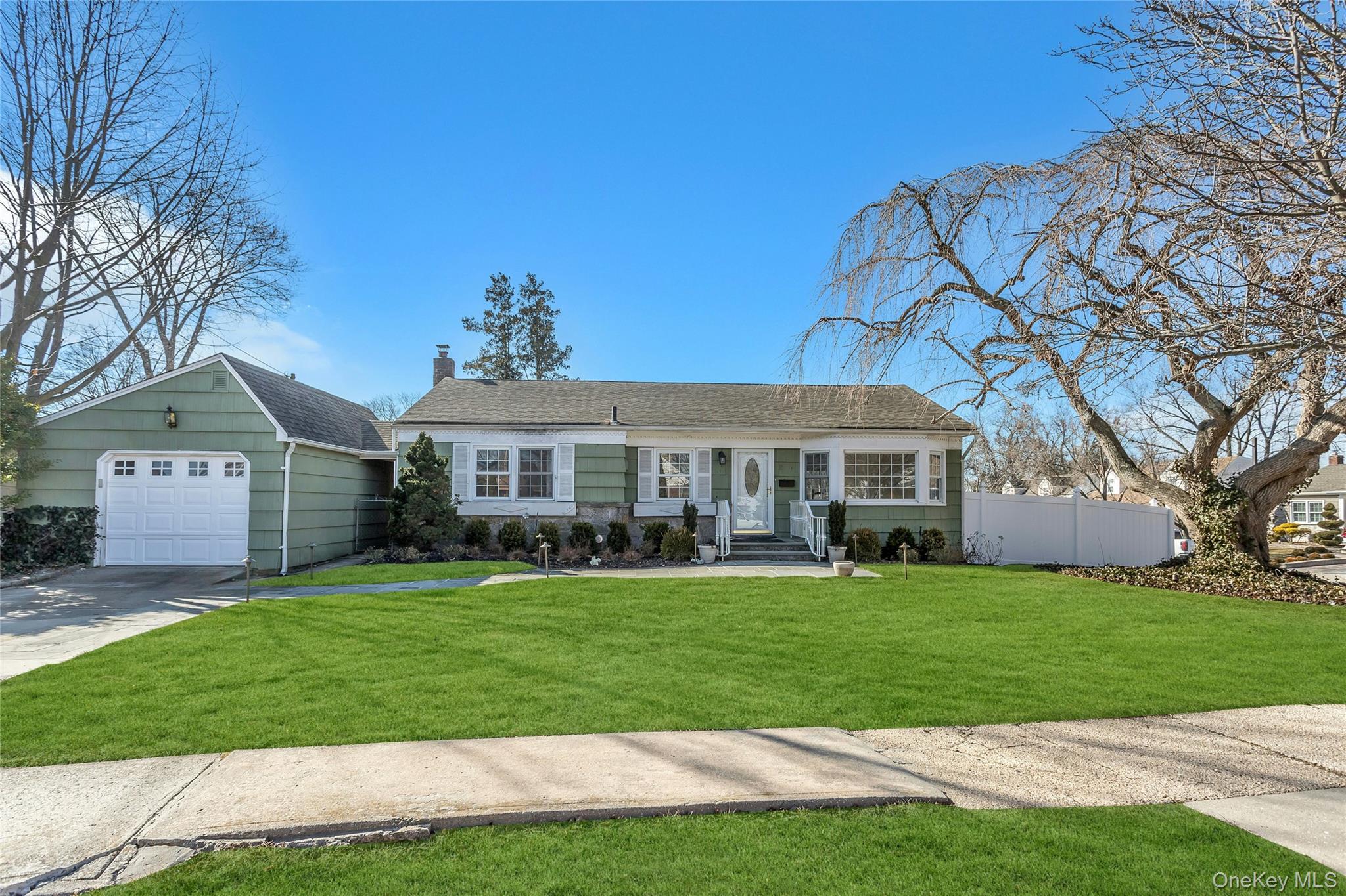 #1 photo, 2 Glen Drive, 长岛 Plainview , NY 11803