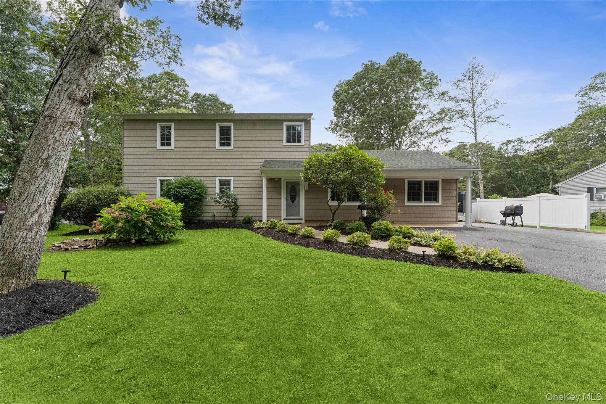 #1 photo, 28 Trainor Ave, सफ़ोक काउंटी Center Moriches , NY 11934