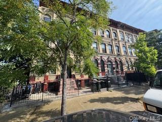 #2 photo, 327 Vernon Avenue, ब्रुकलीन Brooklyn , NY 11206