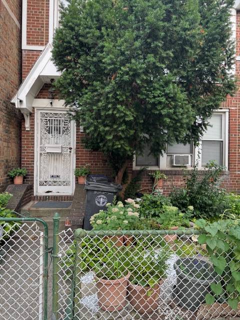 #11 photo, 3529 28th St, Astoria , NY 11106