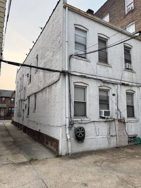 #6 photo, 3529 28th St, Astoria , NY 11106