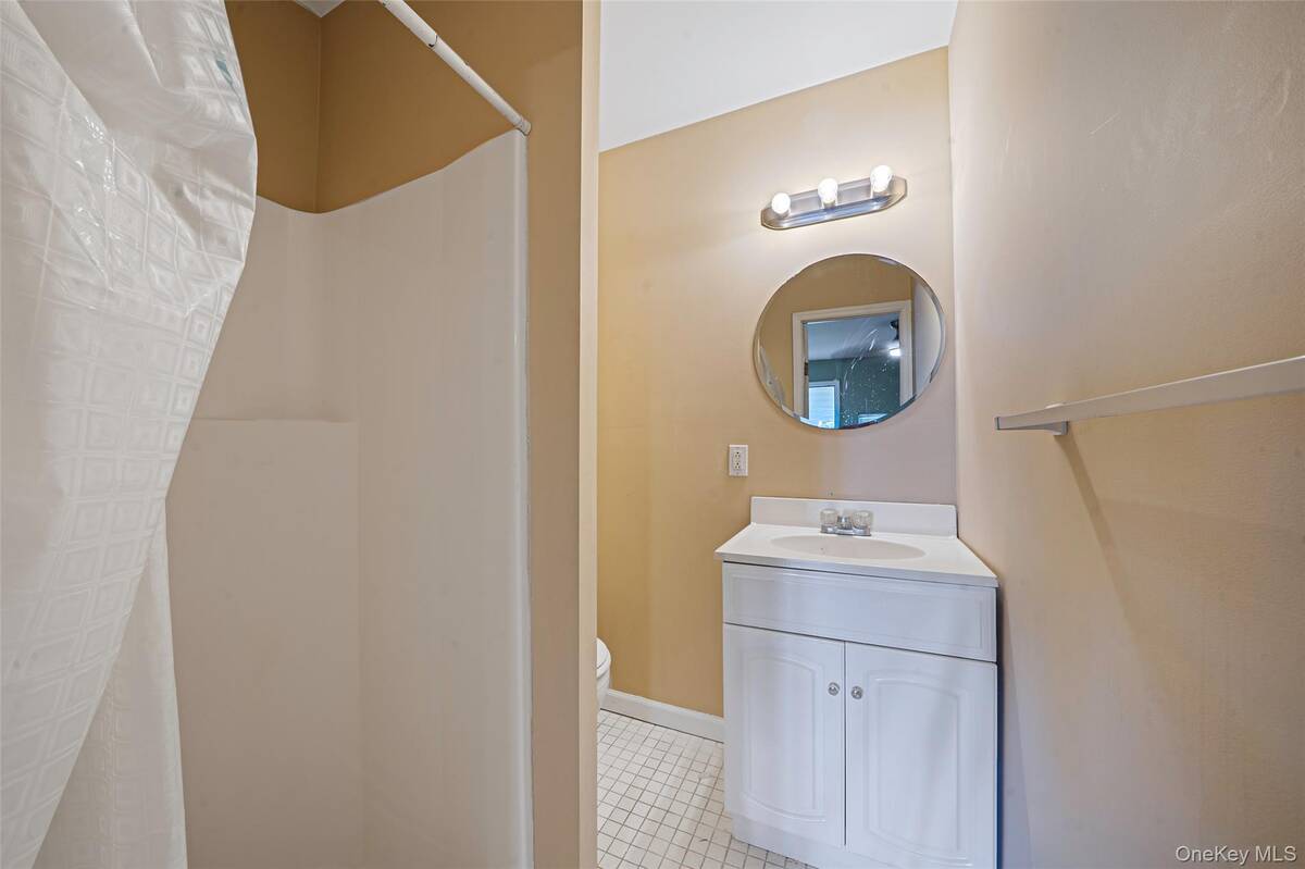 #13 photo, 905 Doane Avenue, 東長島 Bellport , NY 11713