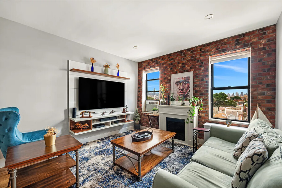 #1 photo, 44-14 NEWTOWN Road, كوينز Astoria , NY 11103