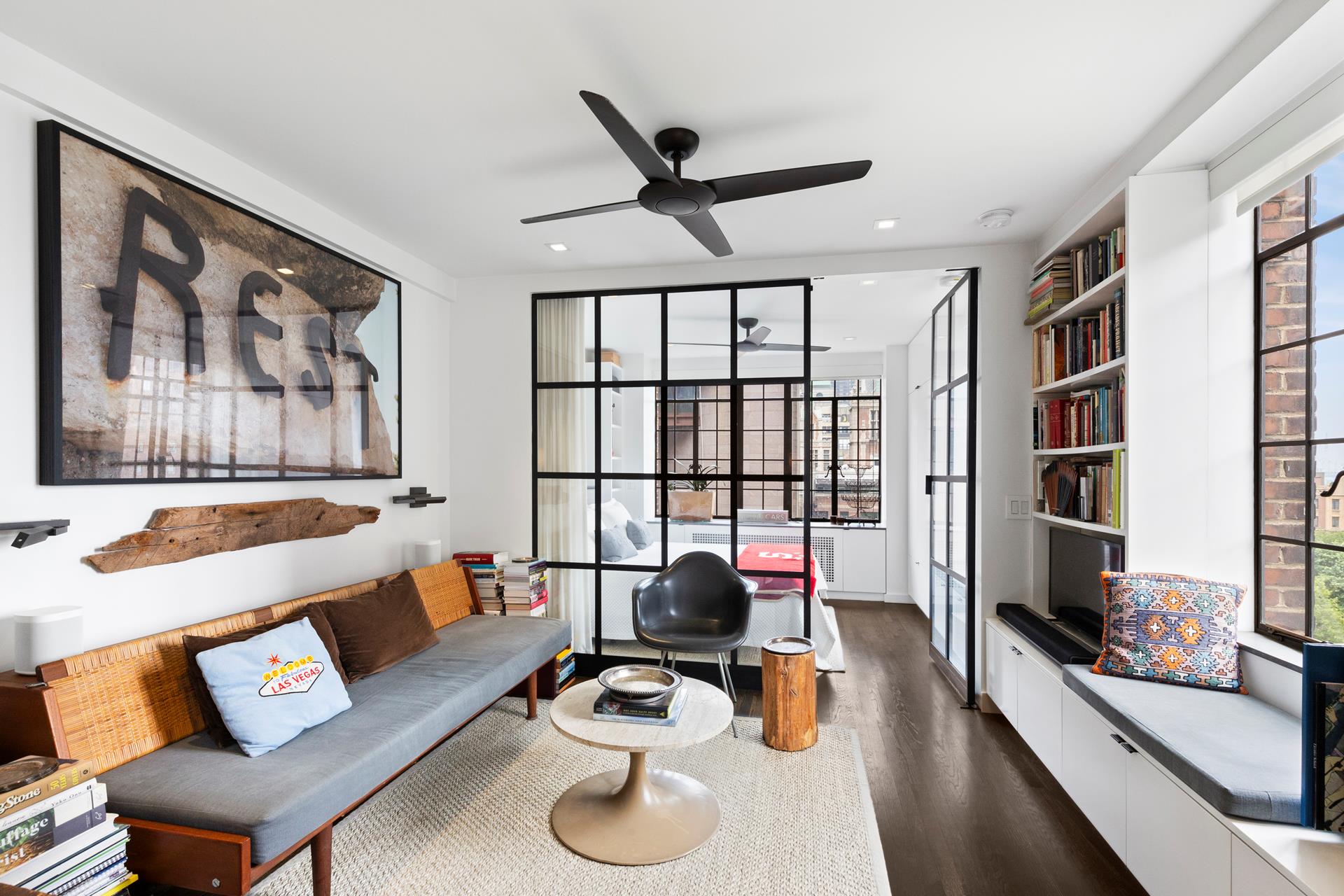 #1 photo, 320 E 42ND Street, マンハッタン Murray Hill , NY 10017