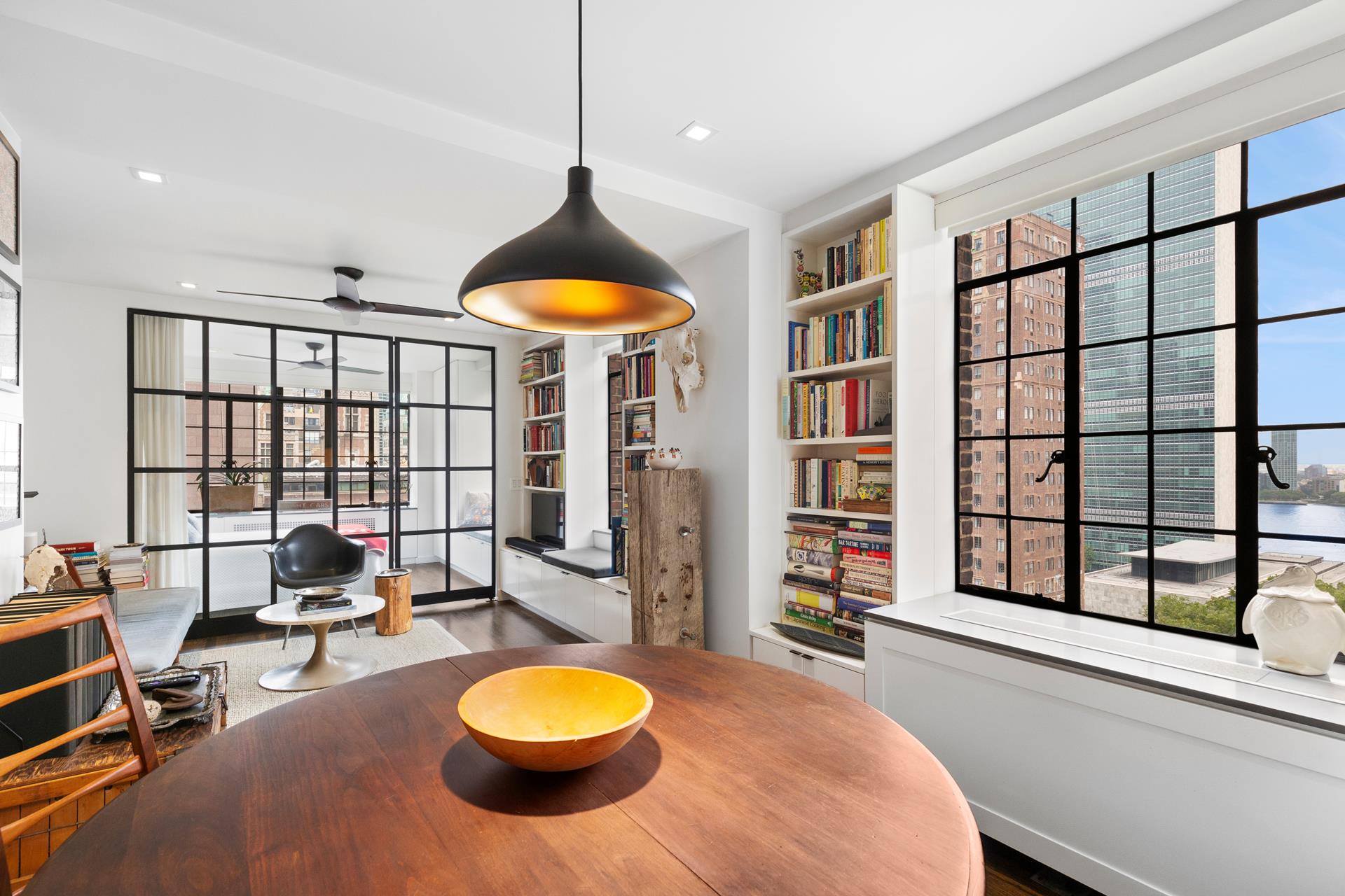 #3 photo, 320 E 42ND Street, マンハッタン Murray Hill , NY 10017