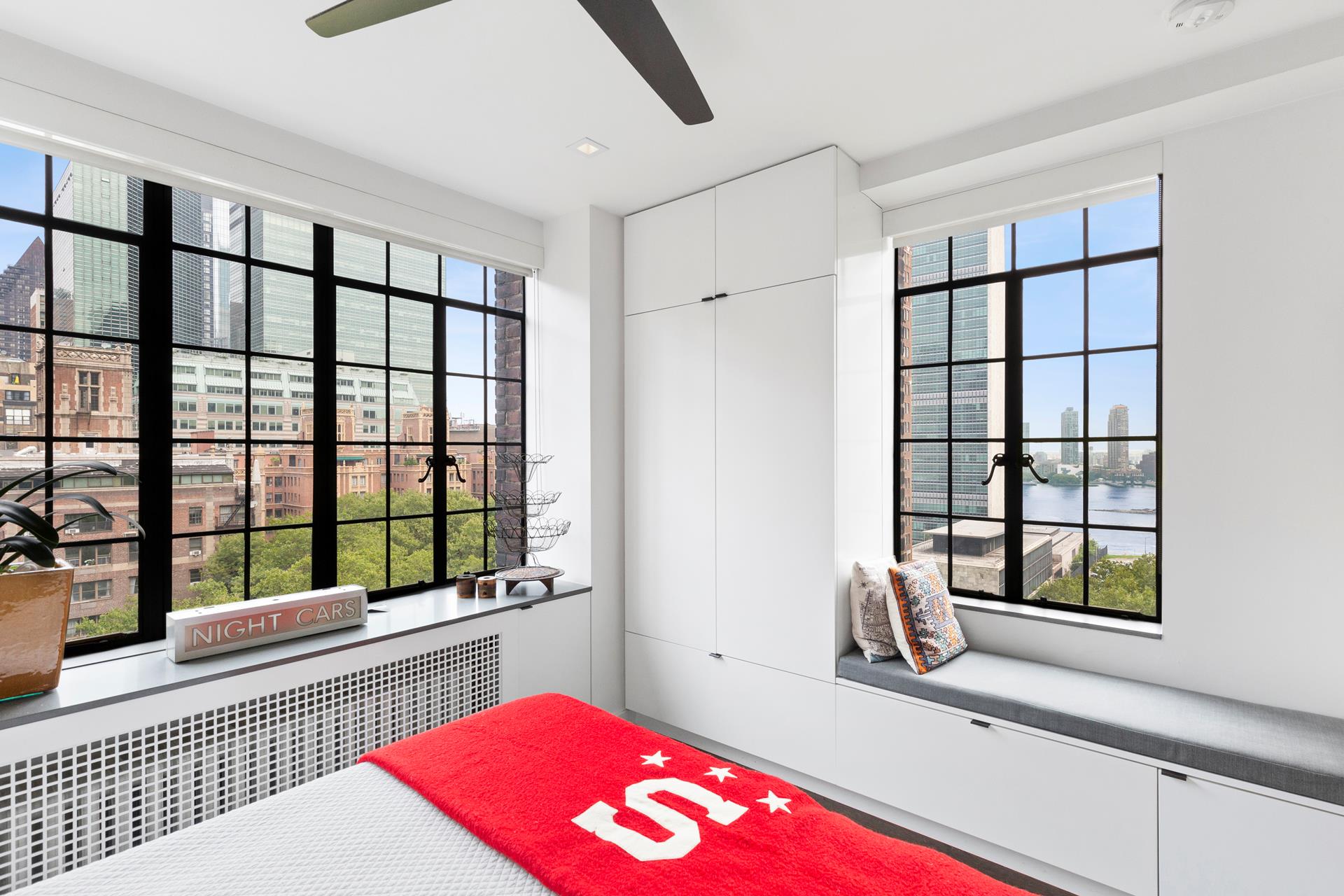 #8 photo, 320 E 42ND Street, マンハッタン Murray Hill , NY 10017