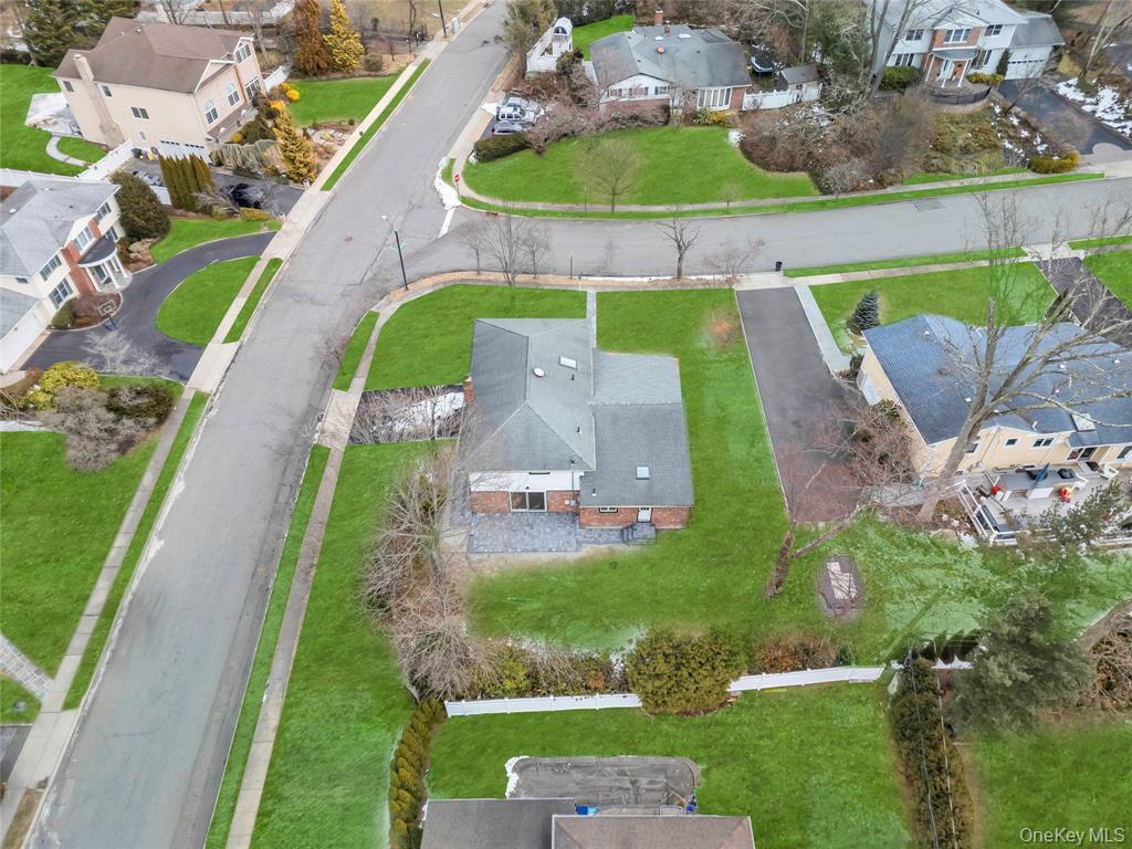 #2 photo, 16 Huckleberry Lane, Oyster Bay , NY 11771