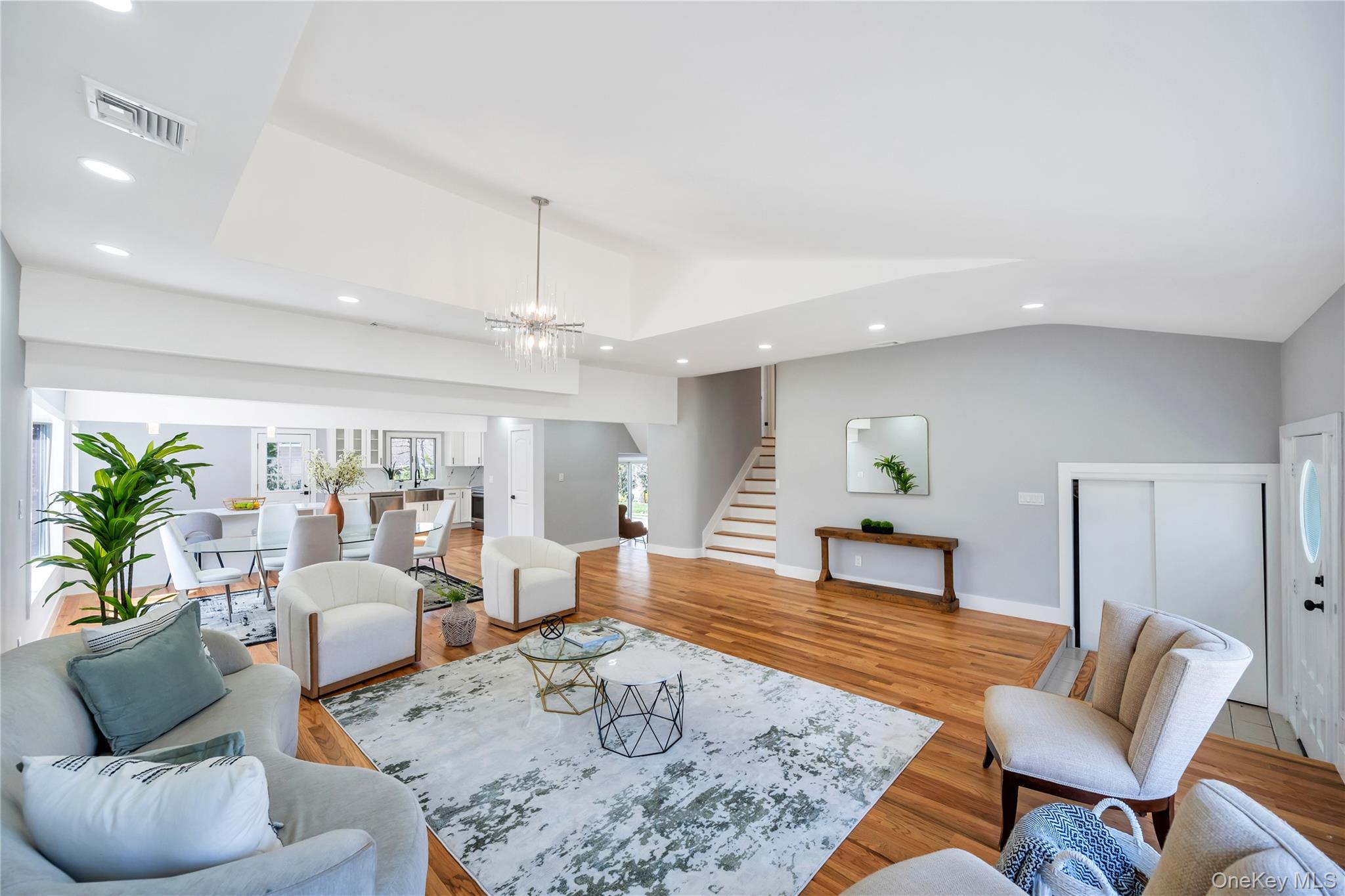 #4 photo, 16 Huckleberry Lane, Oyster Bay , NY 11771