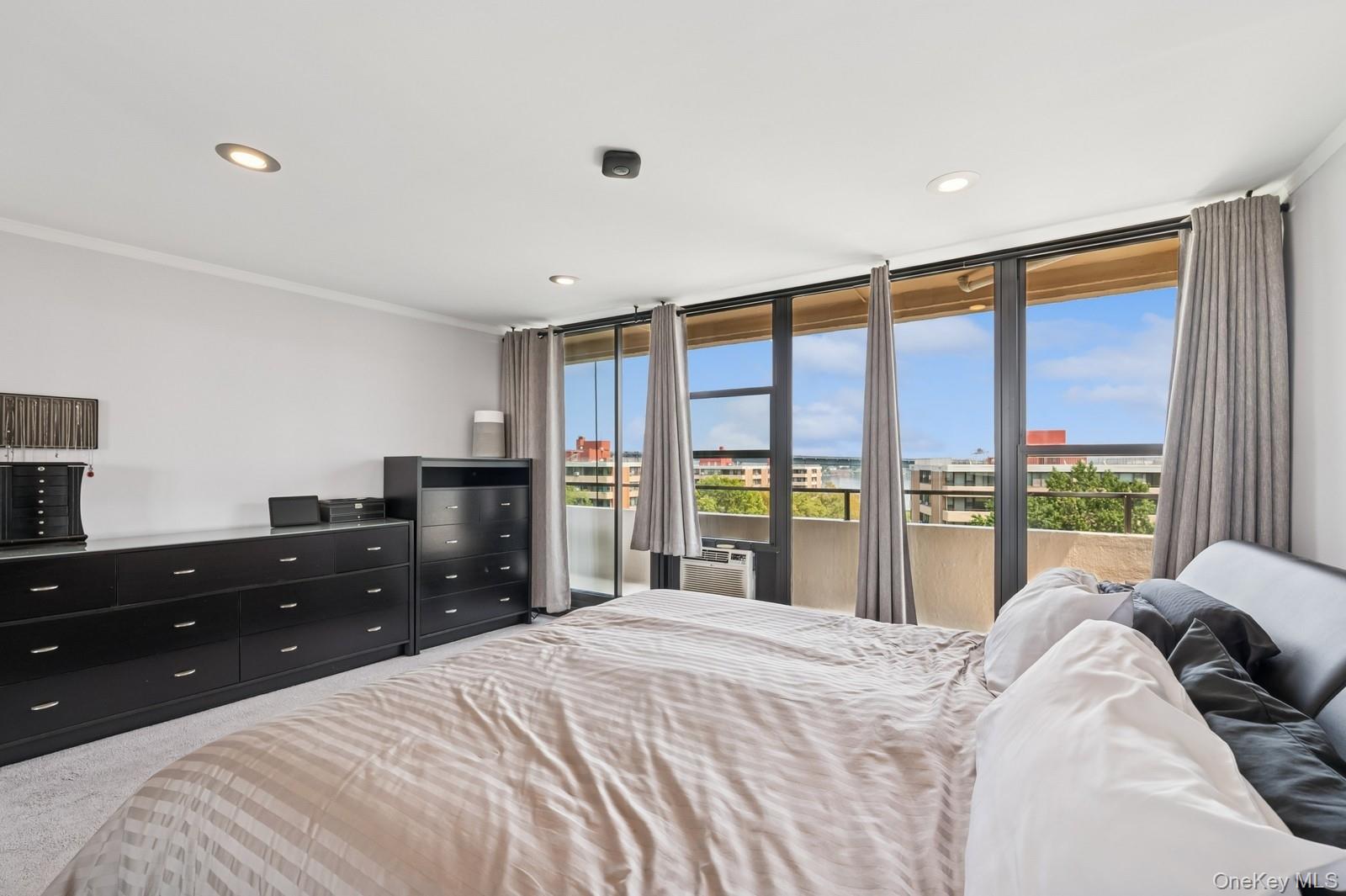 #11 photo, 162-40 9th Avenue, Beechhurst , NY 11357