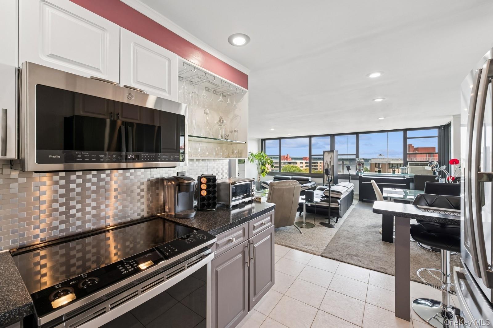 #6 photo, 162-40 9th Avenue, Beechhurst , NY 11357