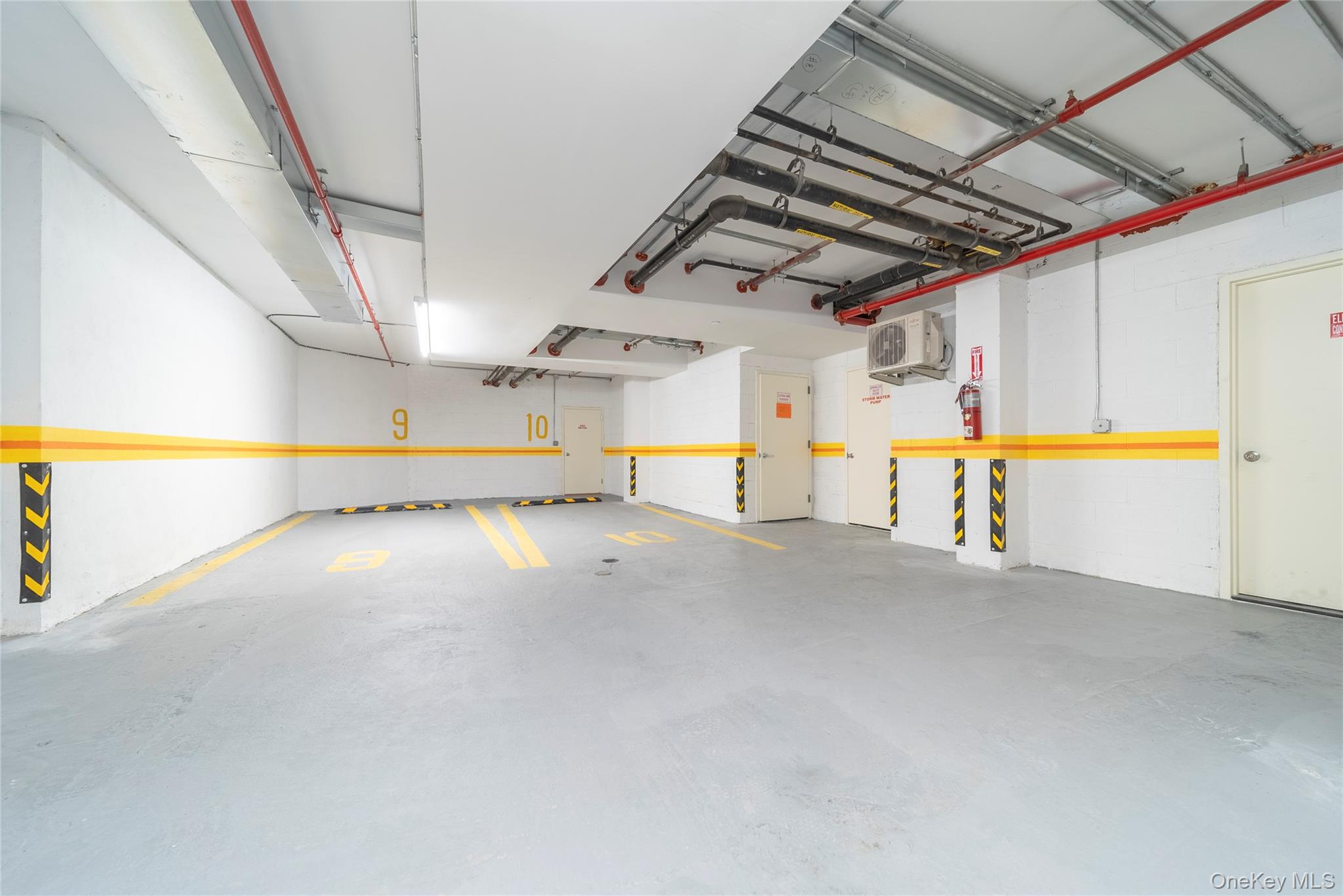 #8 photo, 124-28 Queens Boulevard, クイーンズ区 Kew Gardens , NY 11415