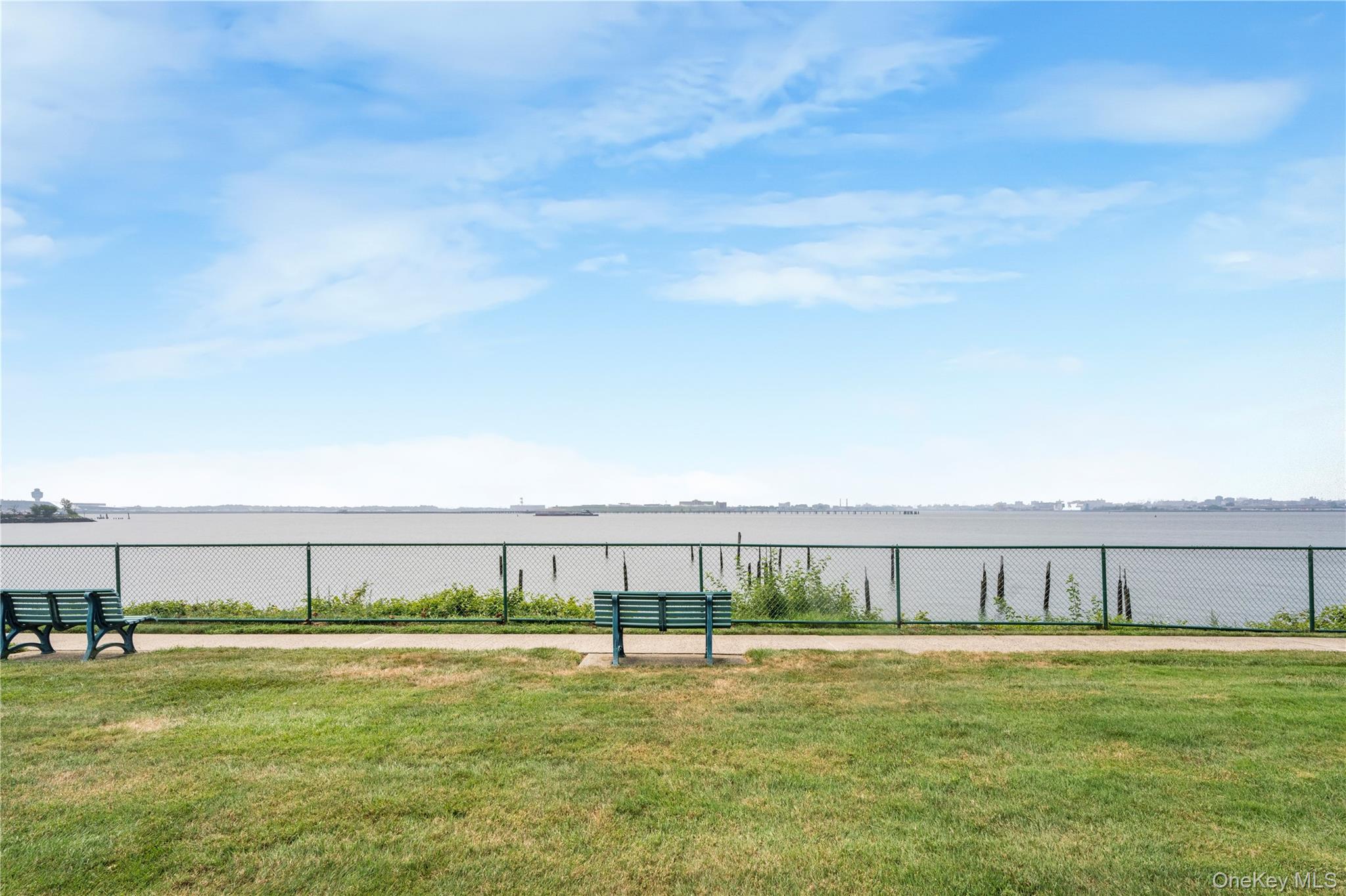 #18 photo, 5-24 115th Street, クイーンズ区 College Point , NY 11356