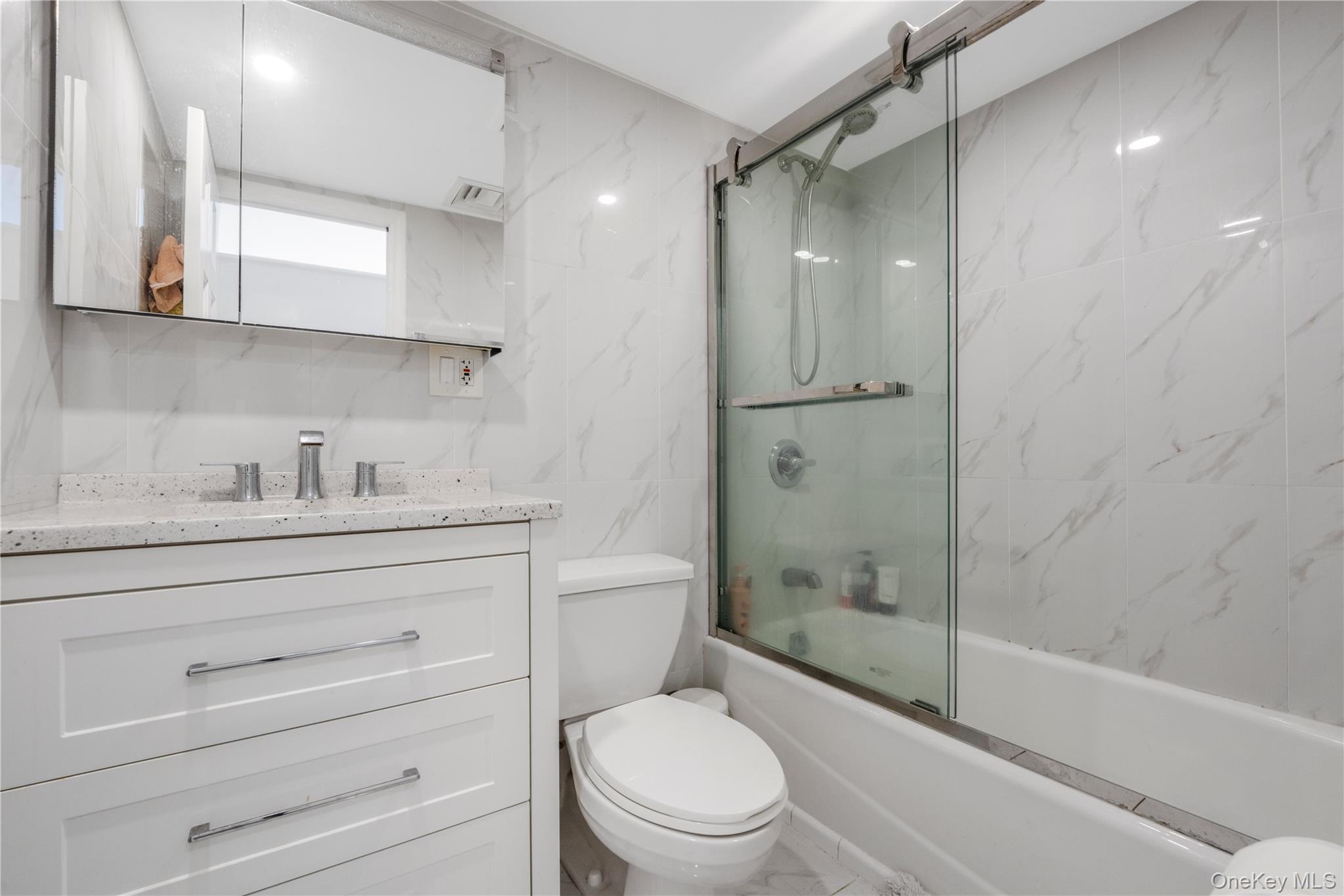 #8 photo, 5-24 115th Street, クイーンズ区 College Point , NY 11356