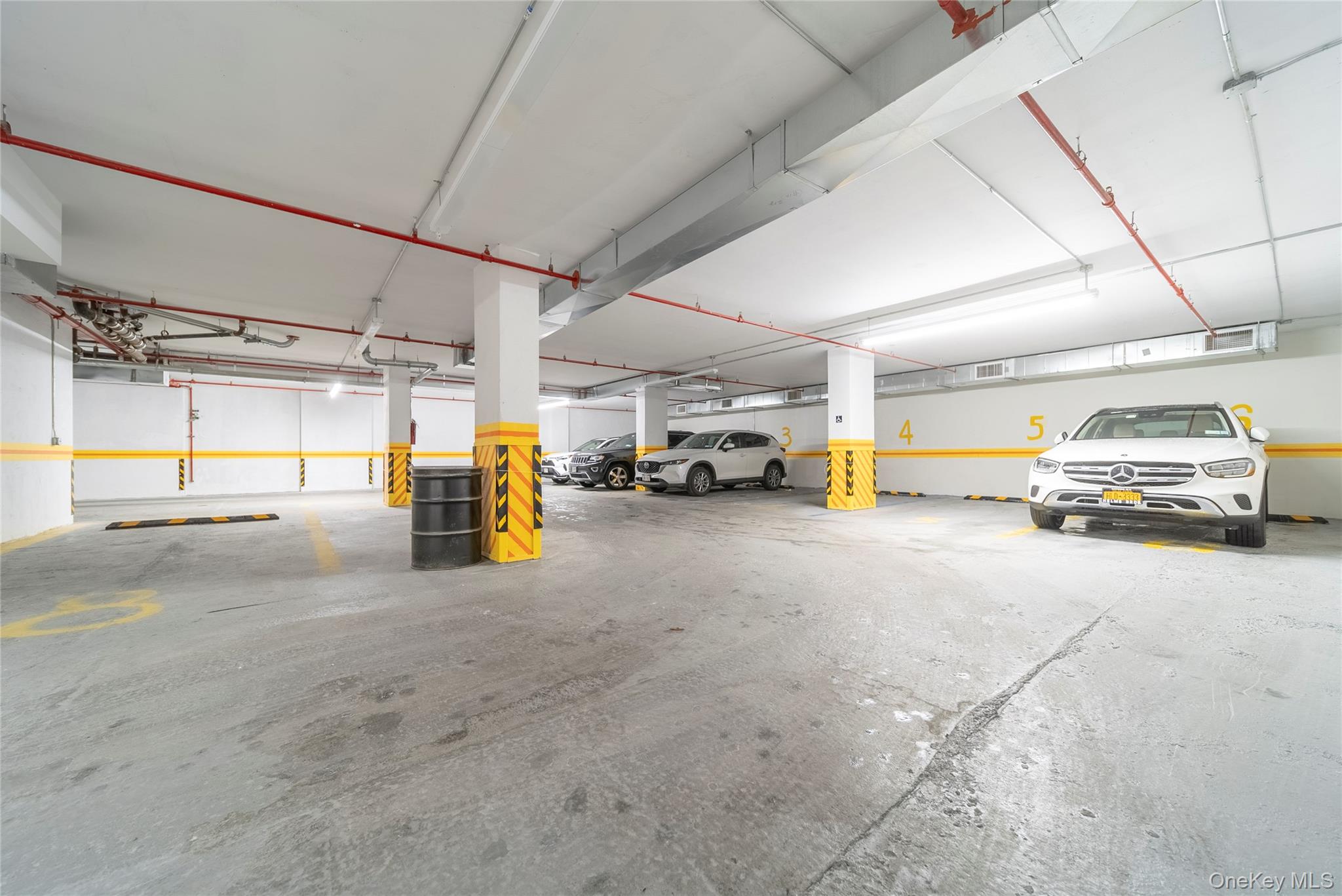 #7 photo, 124-28 Queens Boulevard, クイーンズ区 Kew Gardens , NY 11415