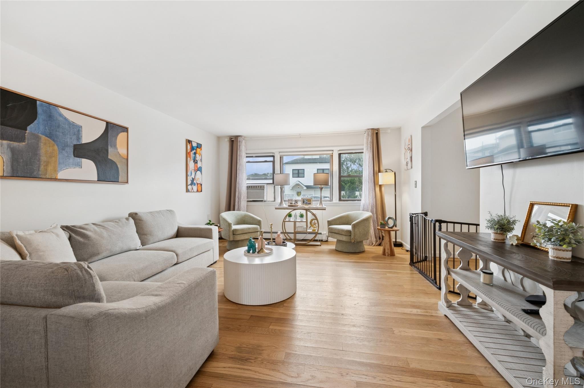 #5 photo, 33 Newport Road, Island Park , NY 11558