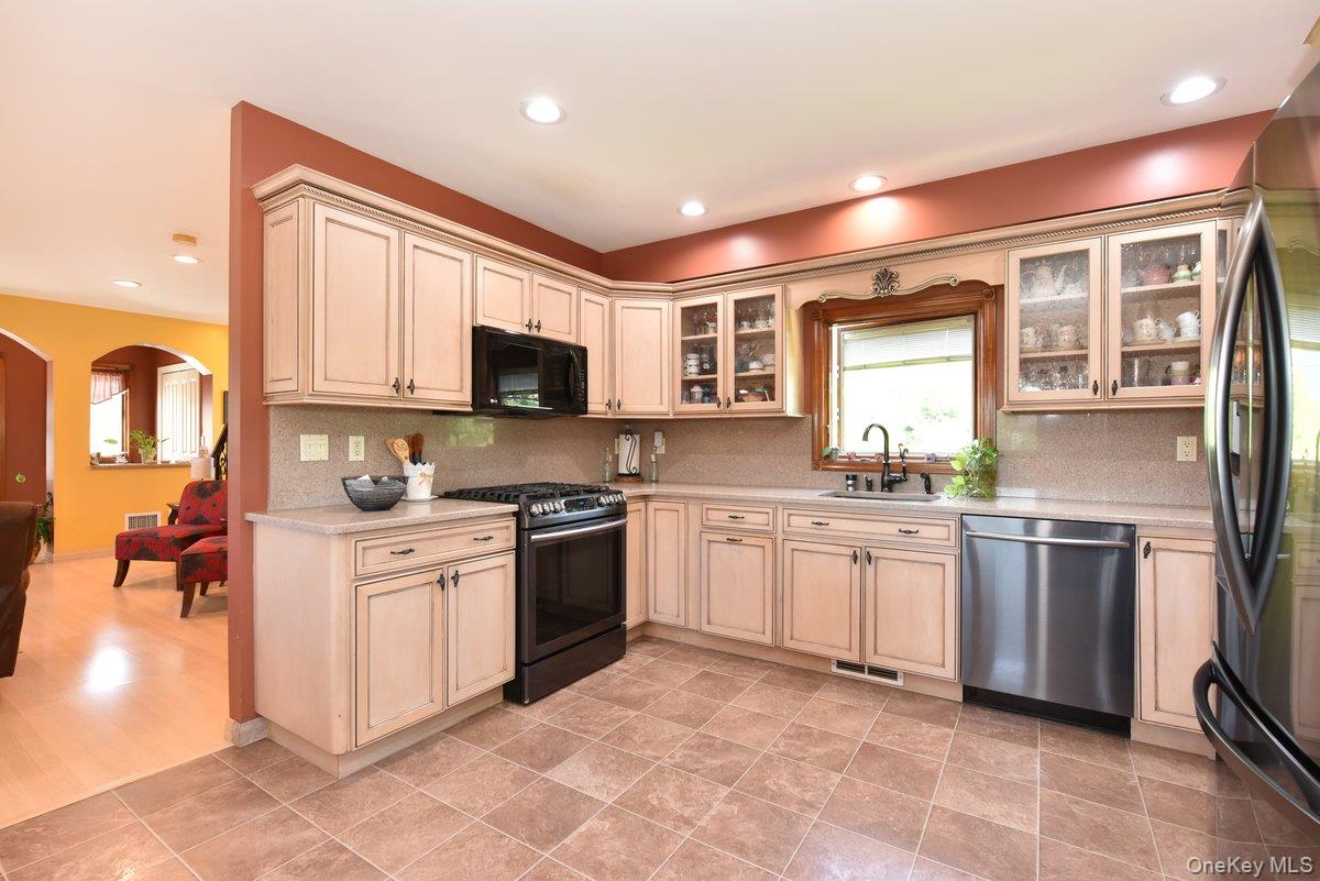 #10 photo, 385 Oceanside Parkway, Oceanside , NY 11572