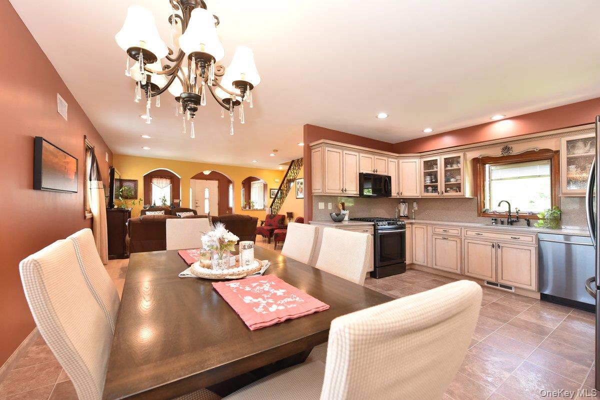 #11 photo, 385 Oceanside Parkway, Oceanside , NY 11572