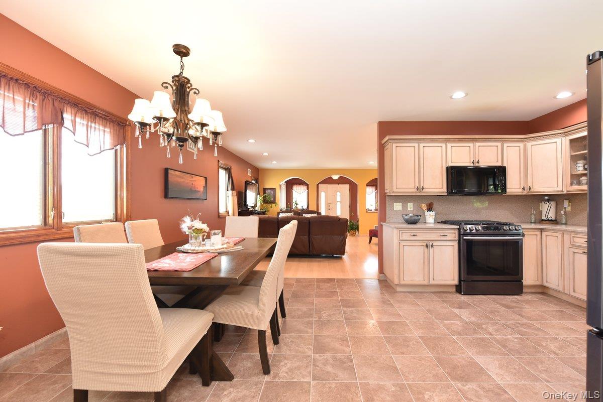 #12 photo, 385 Oceanside Parkway, Oceanside , NY 11572