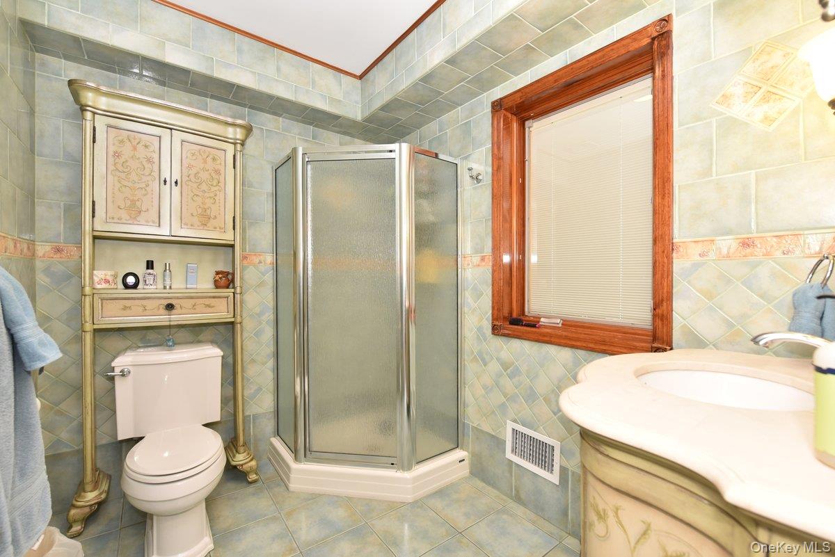 #13 photo, 385 Oceanside Parkway, Oceanside , NY 11572