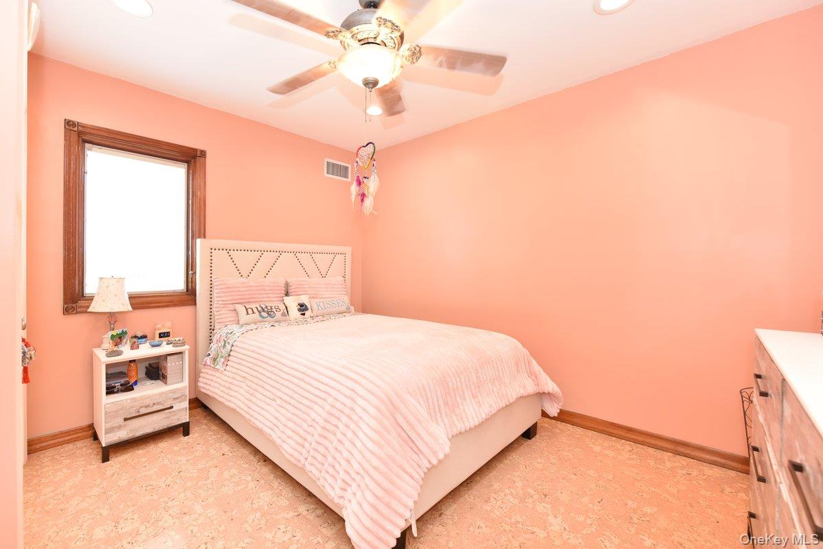 #18 photo, 385 Oceanside Parkway, Oceanside , NY 11572