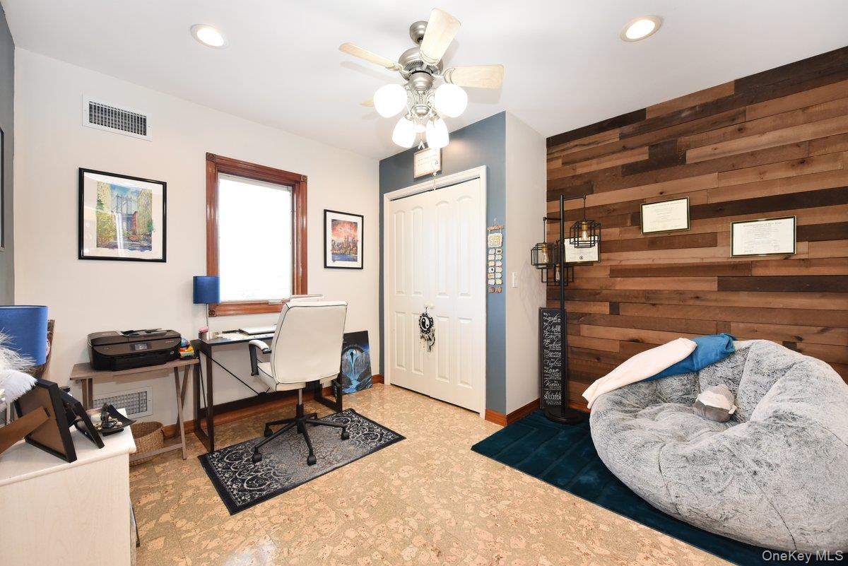 #19 photo, 385 Oceanside Parkway, Oceanside , NY 11572