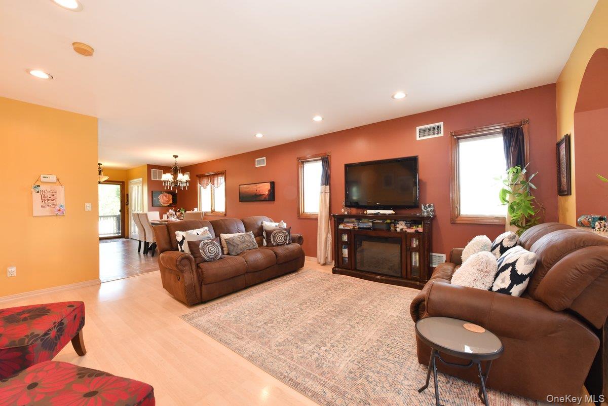 #7 photo, 385 Oceanside Parkway, Oceanside , NY 11572