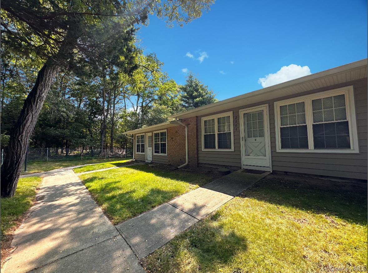 #1 photo, 280 Berwick Court, सफ़ोक काउंटी Ridge , NY 11961