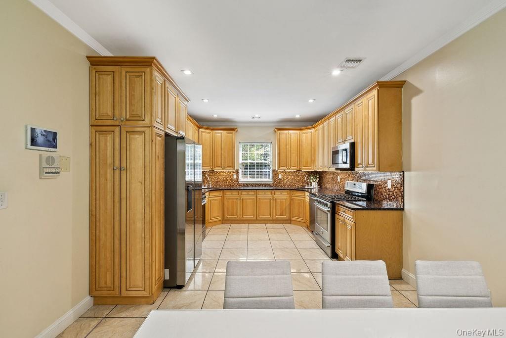 #11 photo, 1113 Parkview Drive, Spring Valley , NY 10977