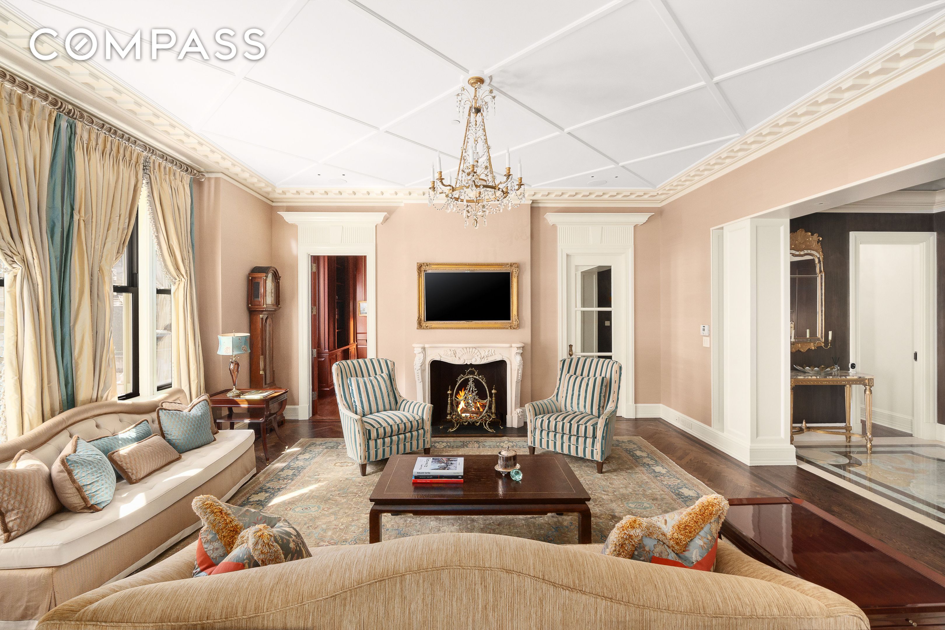 #4 photo, 1 Central Park S, マンハッタン Central Park South , NY 10019