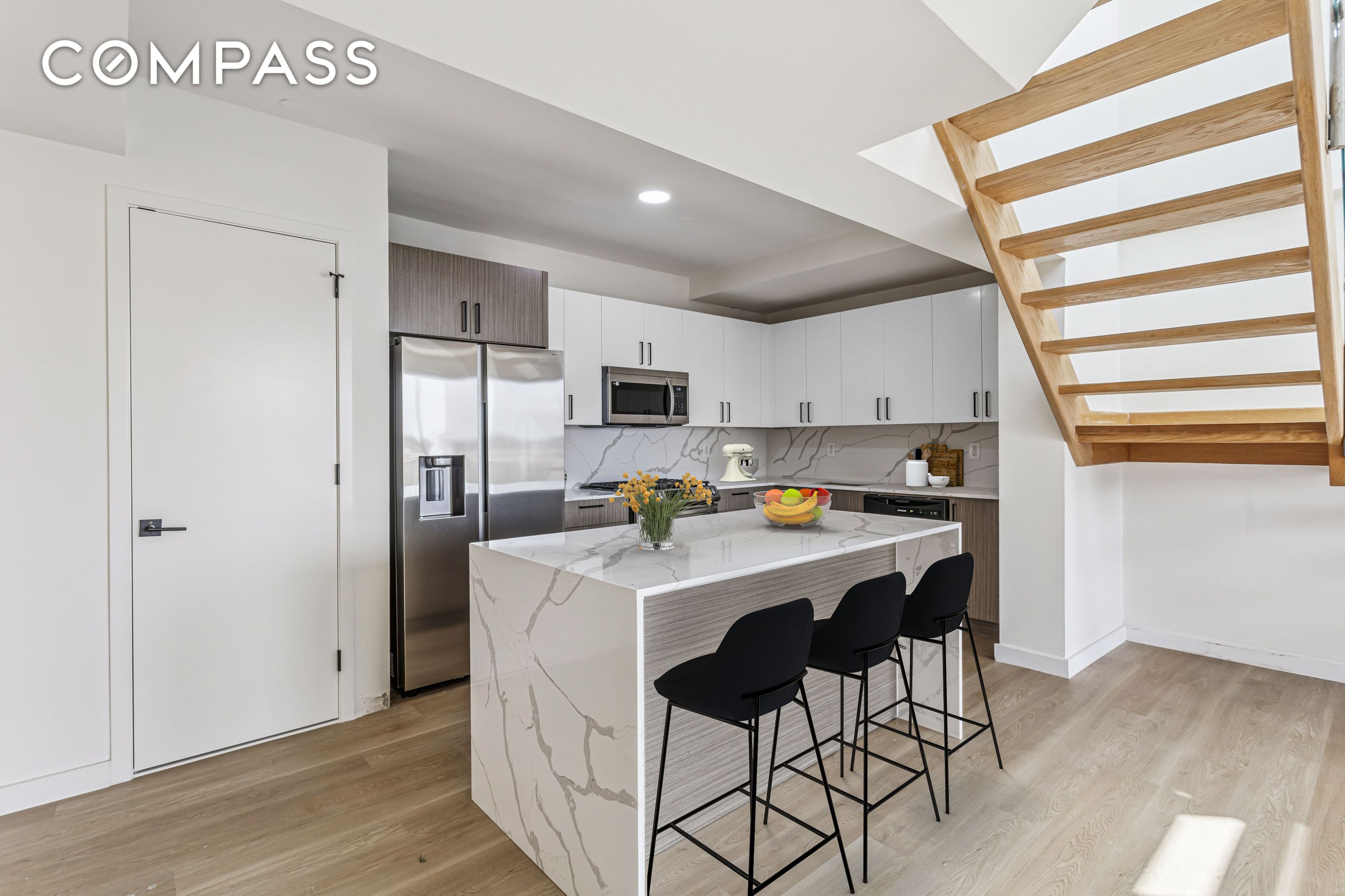 #5 photo, 3112 Emmons Avenue, ブルックリン区 Sheepshead Bay , NY 11235