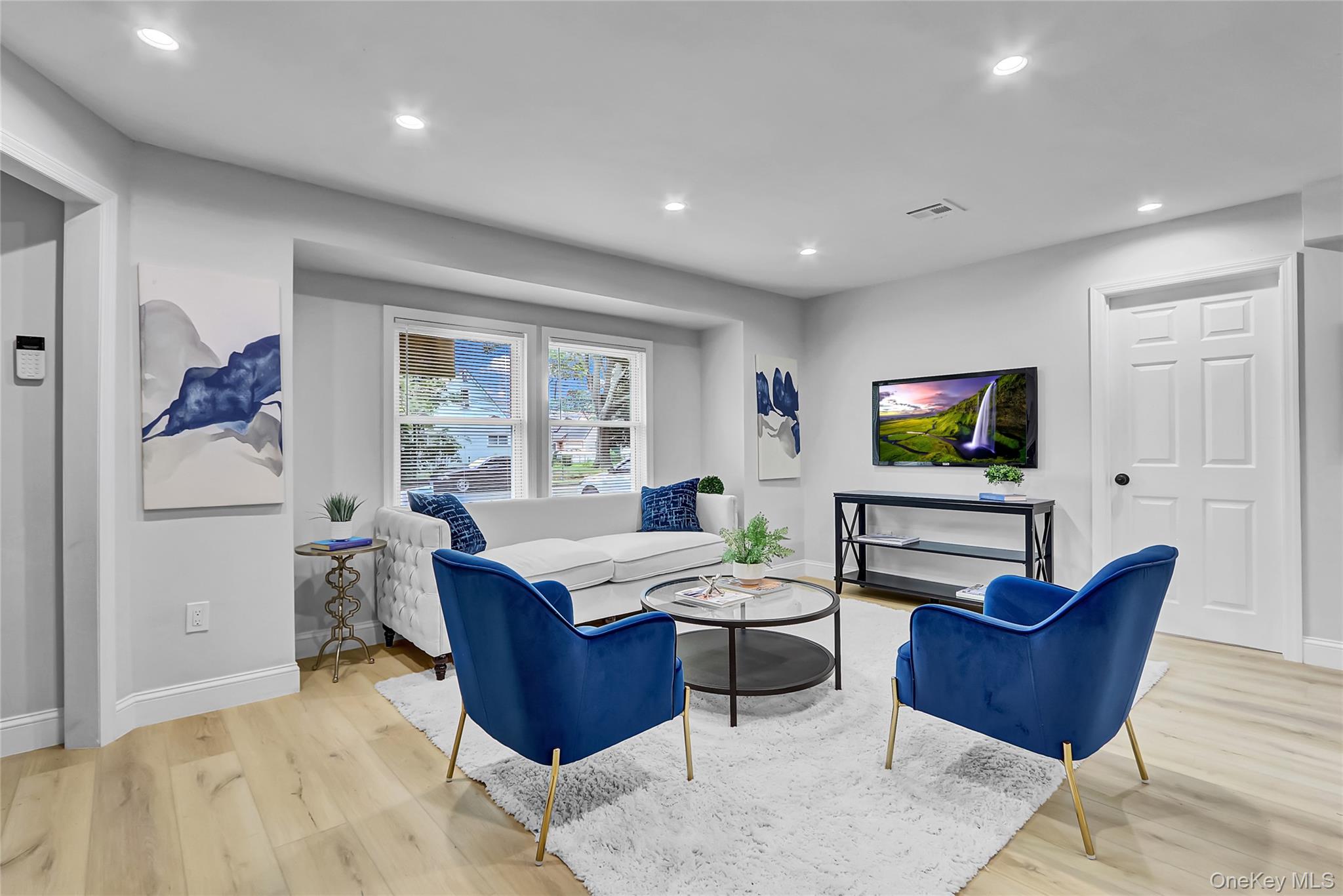 #1 photo, 10 Hillman Place, नासाउ काउंटी Roosevelt , NY 11575