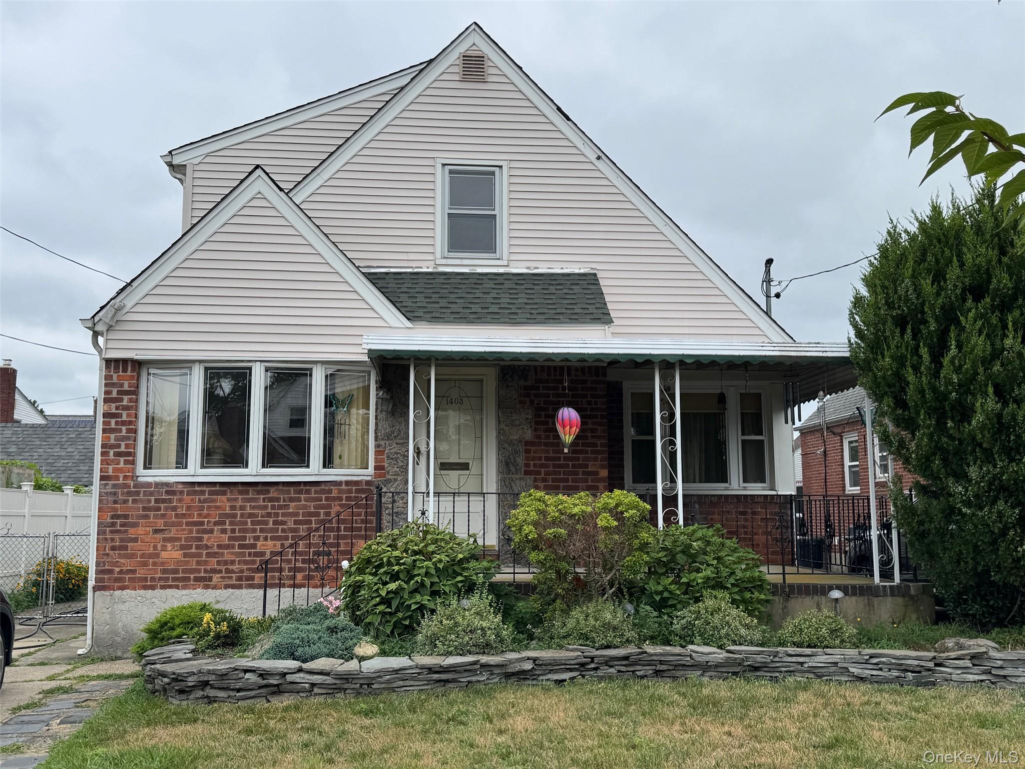 #1 photo, 1403 Park Avenue, नासाउ काउंटी New Hyde Park , NY 11040