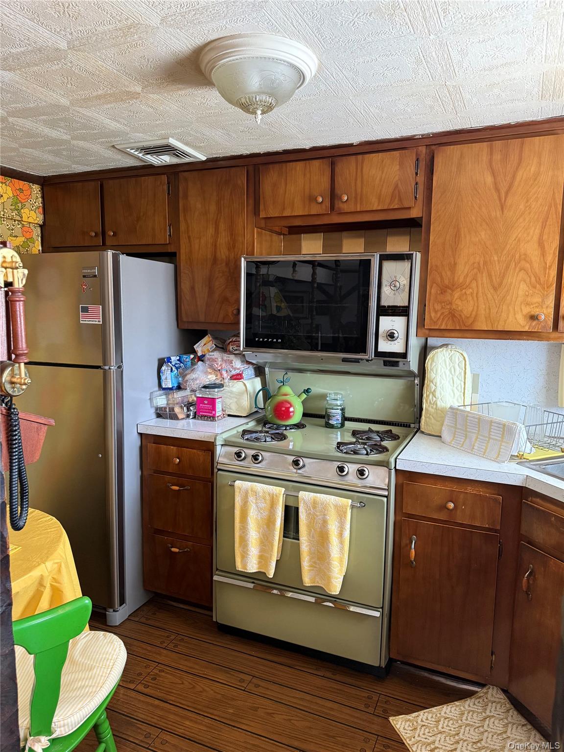 #7 photo, 148 Broadway, West Babylon , NY 11704