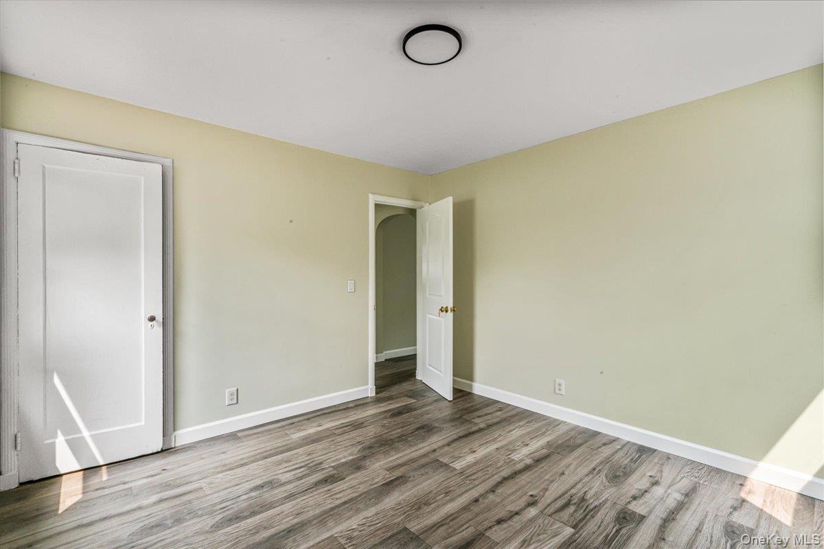 #11 photo, 325 Pennsylvania Avenue, 长岛 Roosevelt , NY 11575