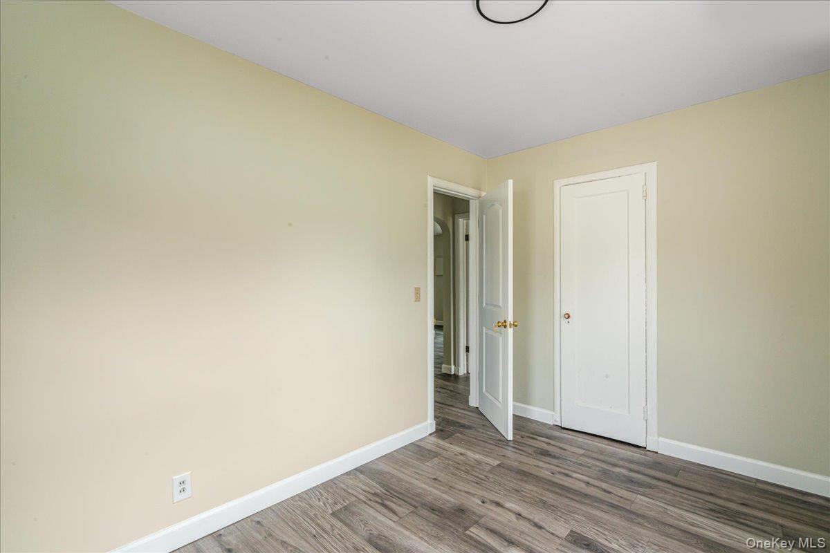 #13 photo, 325 Pennsylvania Avenue, 长岛 Roosevelt , NY 11575