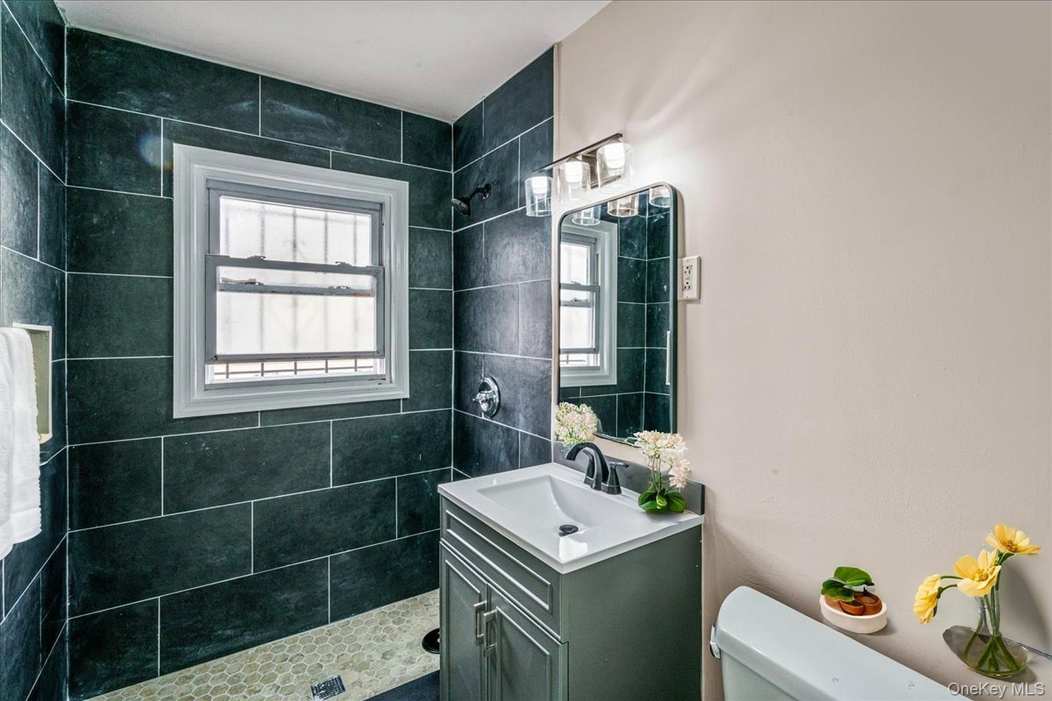 #14 photo, 325 Pennsylvania Avenue, 长岛 Roosevelt , NY 11575