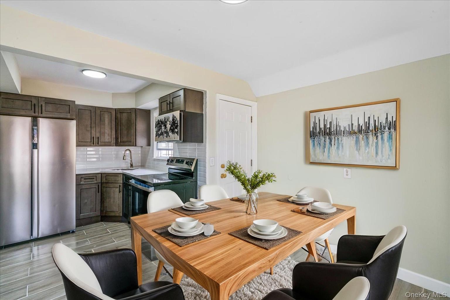 #7 photo, 325 Pennsylvania Avenue, 长岛 Roosevelt , NY 11575