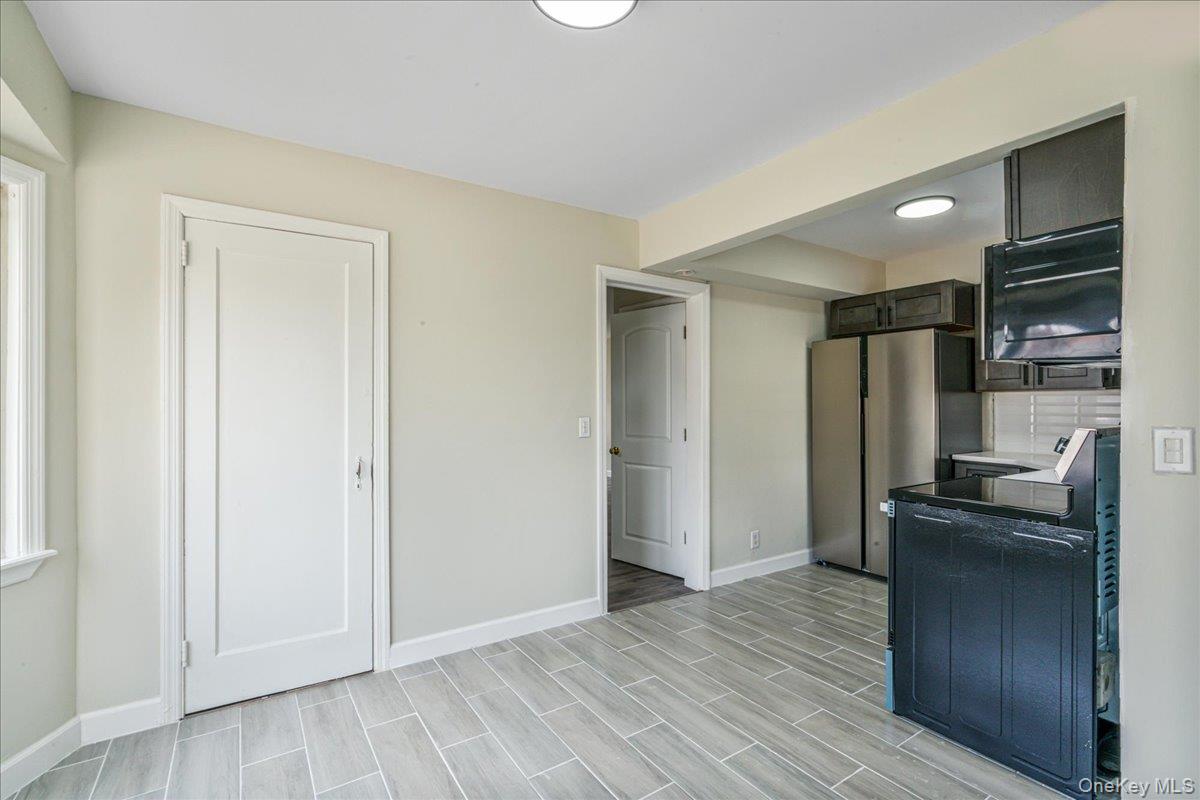 #8 photo, 325 Pennsylvania Avenue, 长岛 Roosevelt , NY 11575