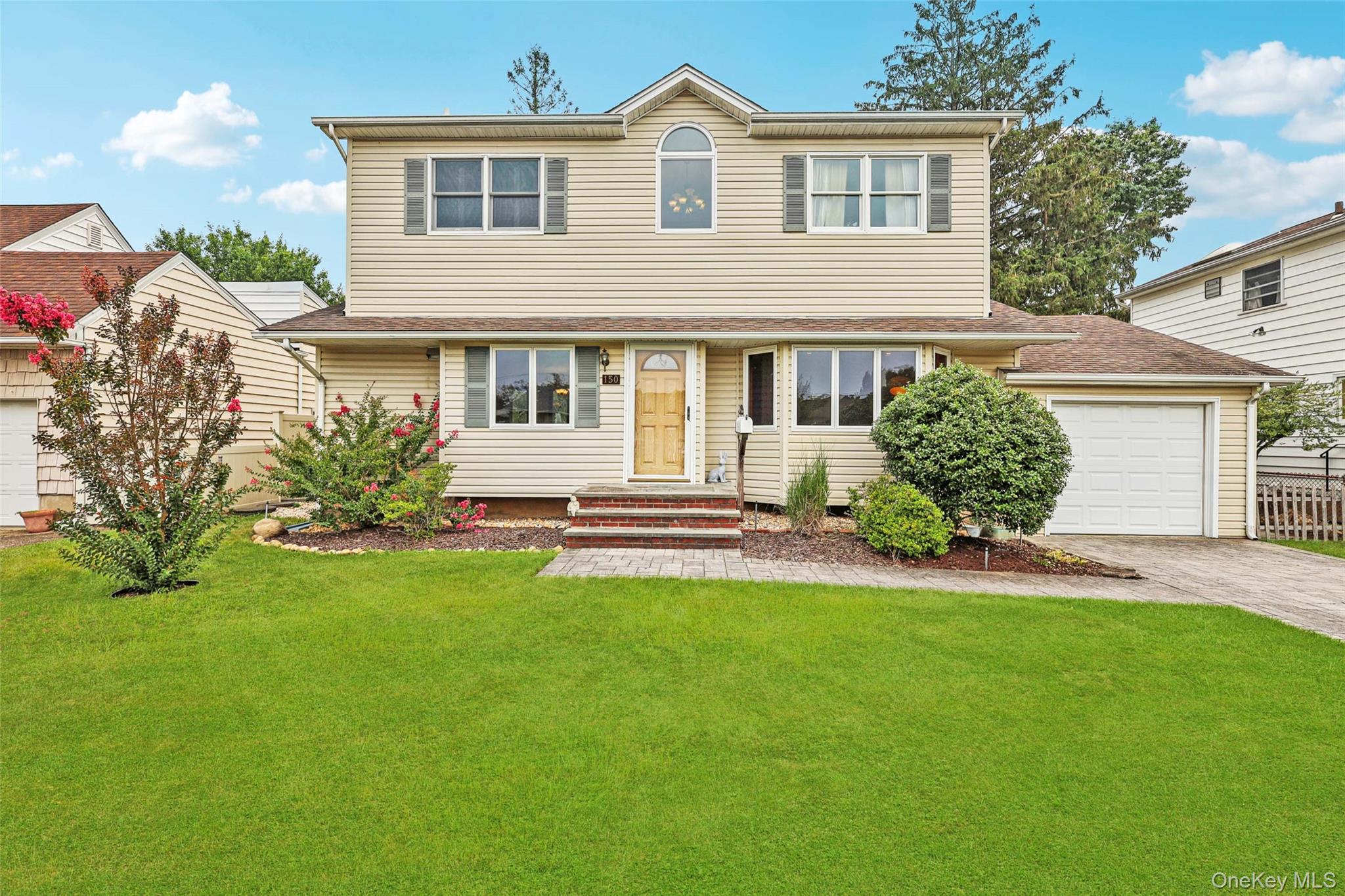 #1 photo, 150 Dartmouth Drive, Hicksville , NY 11801