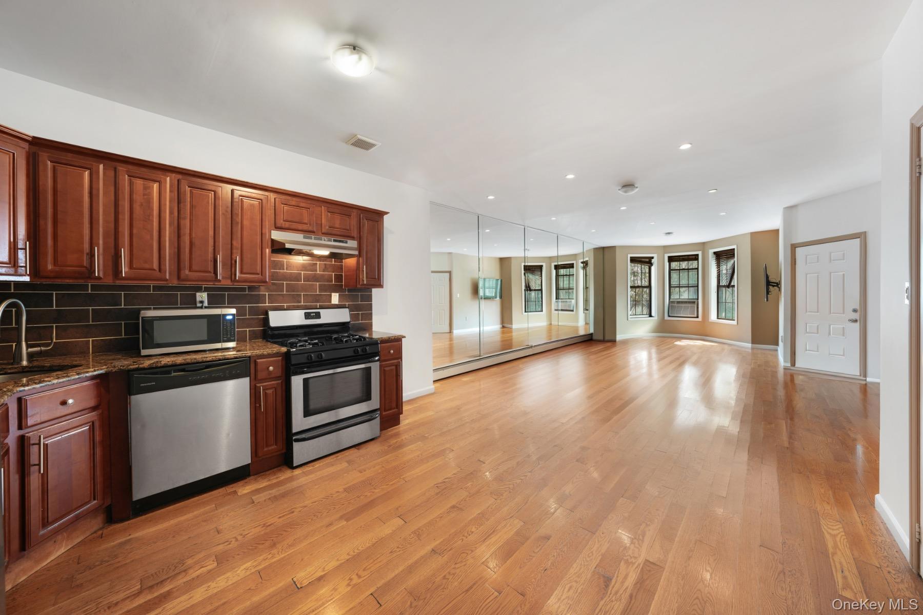 #9 photo, 479 Bainbridge Street, ブルックリン区 Brooklyn , NY 11233